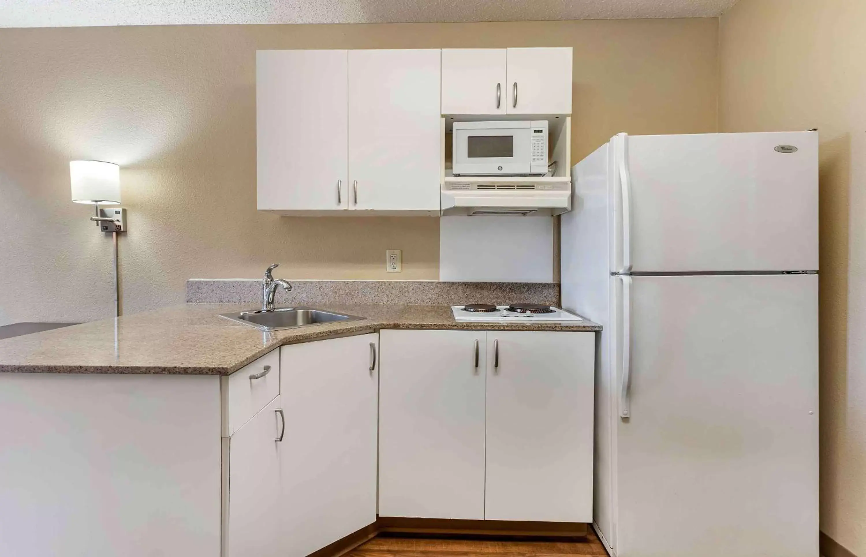 Bedroom, Kitchen/Kitchenette in Extended Stay America Suites - Richmond - Hilltop Mall