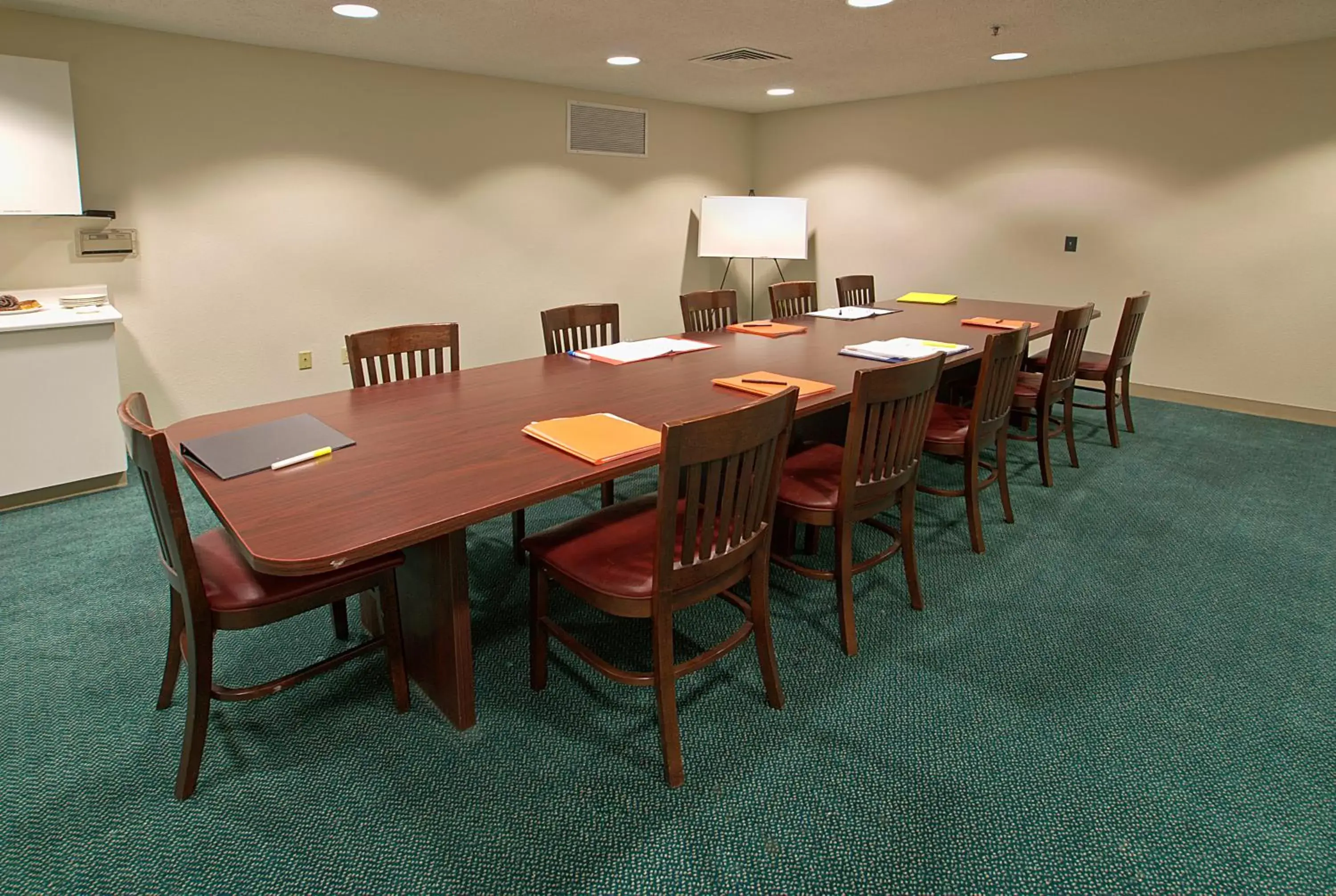 Meeting/conference room in Extended Stay America Suites - Los Angeles - Ontario Airport