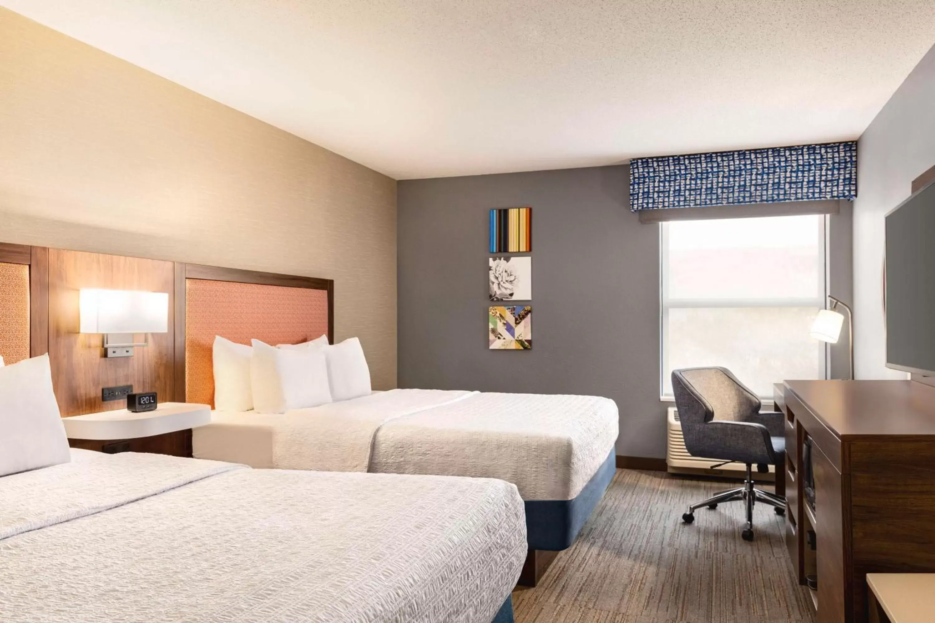 Bedroom, Bed in Hampton Inn & Suites Valparaiso