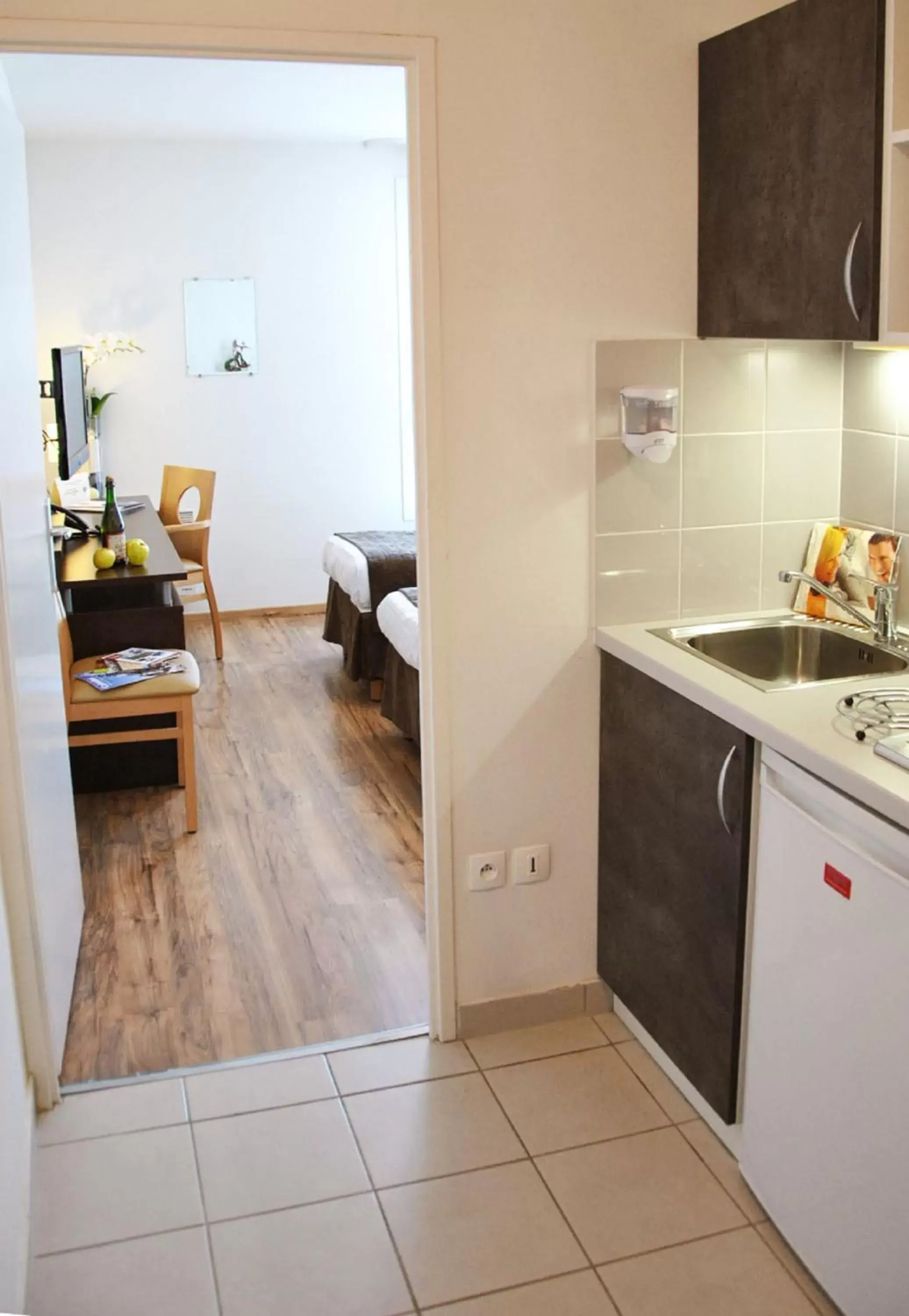 Bedroom, Kitchen/Kitchenette in Séjours & Affaires Caen Le Clos Beaumois