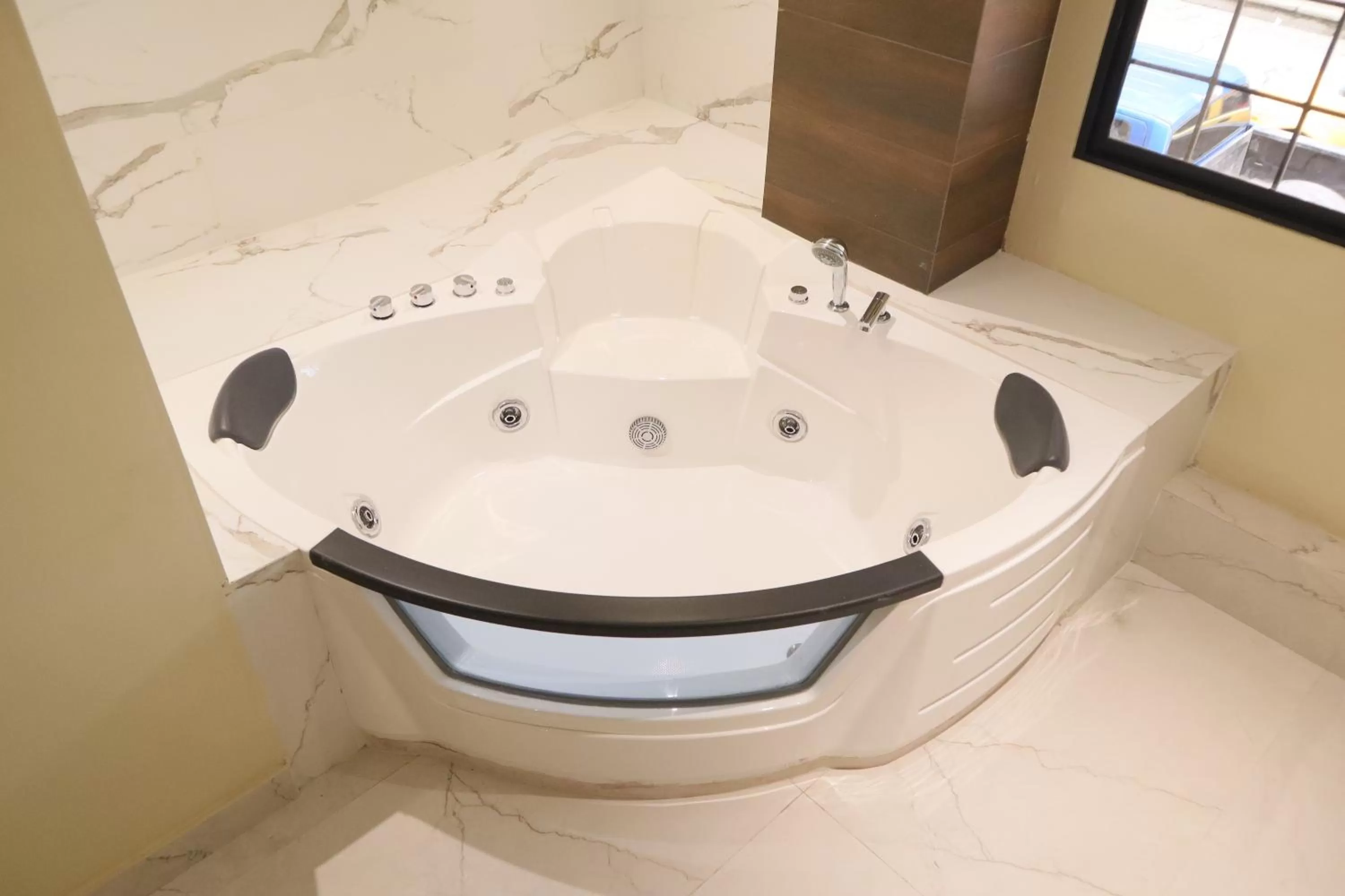 Hot Tub in Hotel Sada