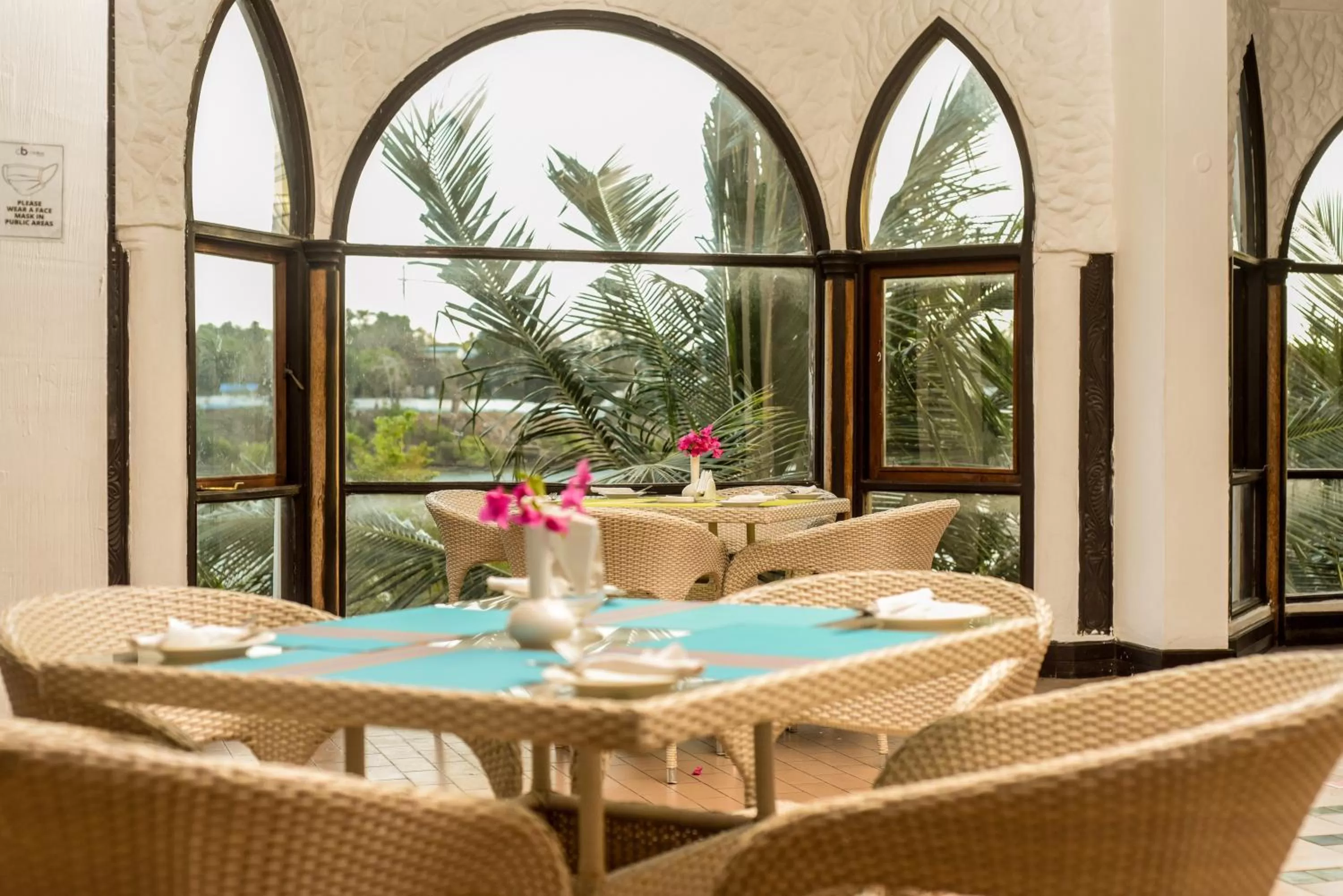 Restaurant/places to eat in CityBlue Creekside Hotel & Suites