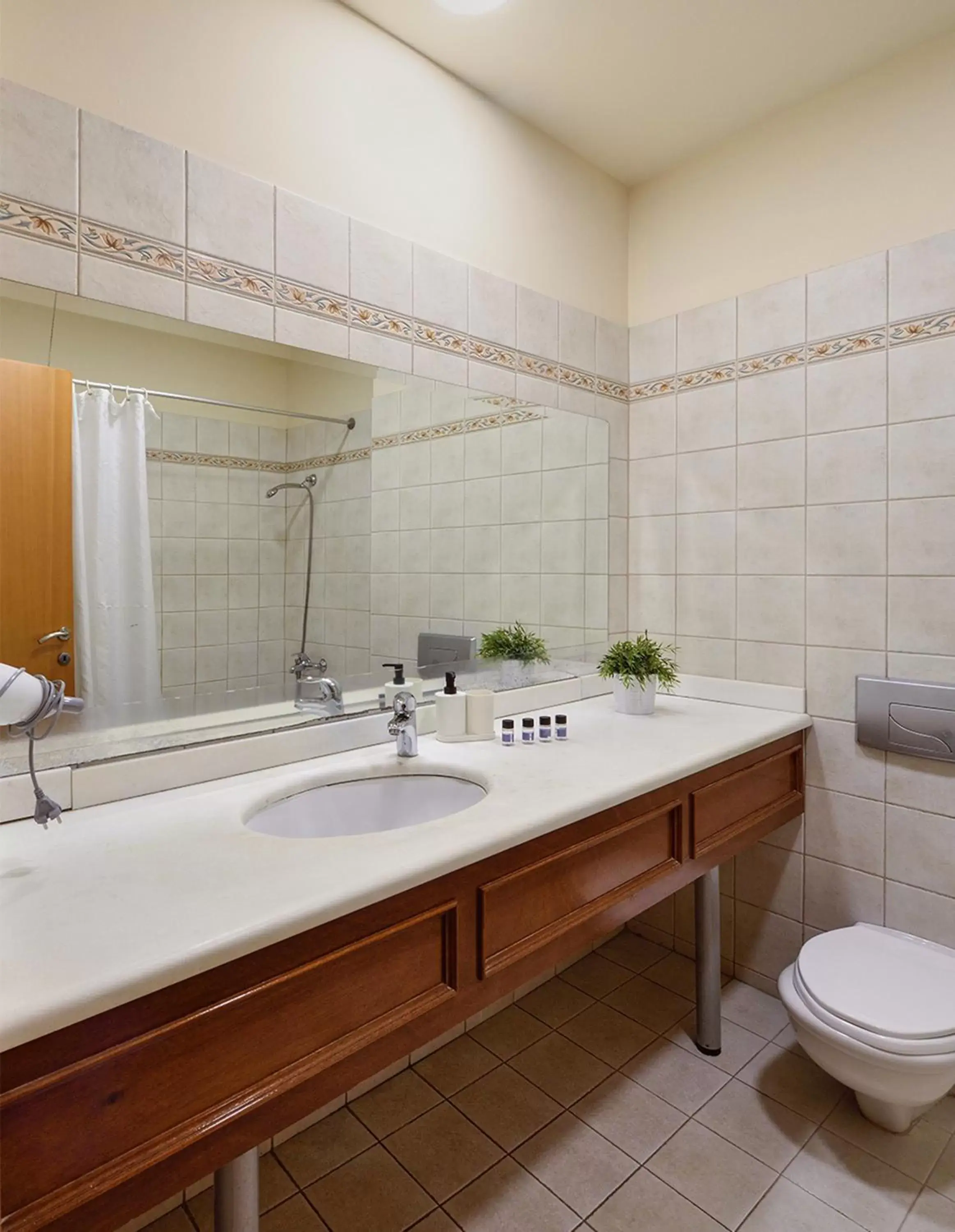 Bathroom in Le Palace Hotel