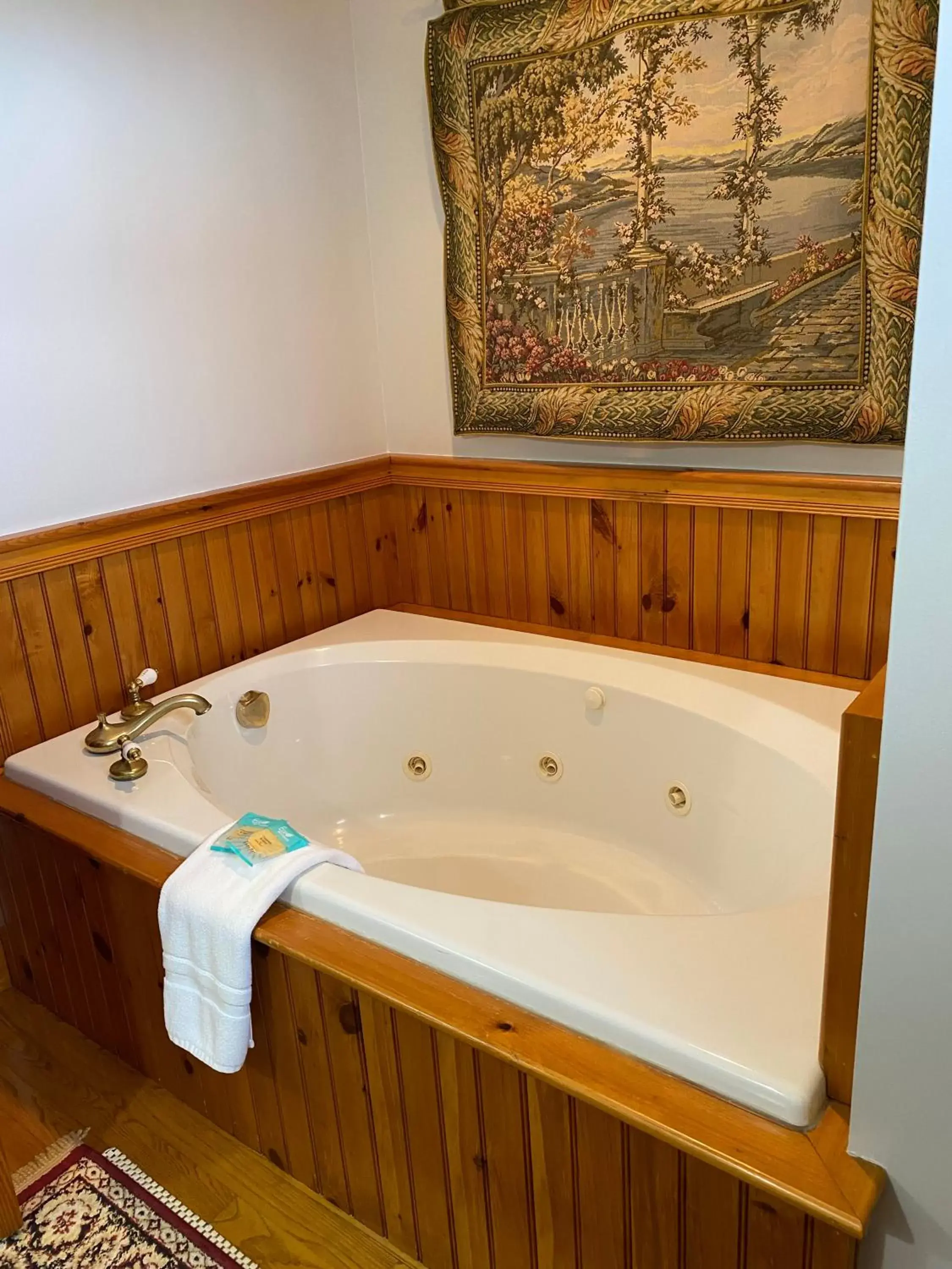 Bath, Bathroom in Spouter Inn Bed & Breakfast