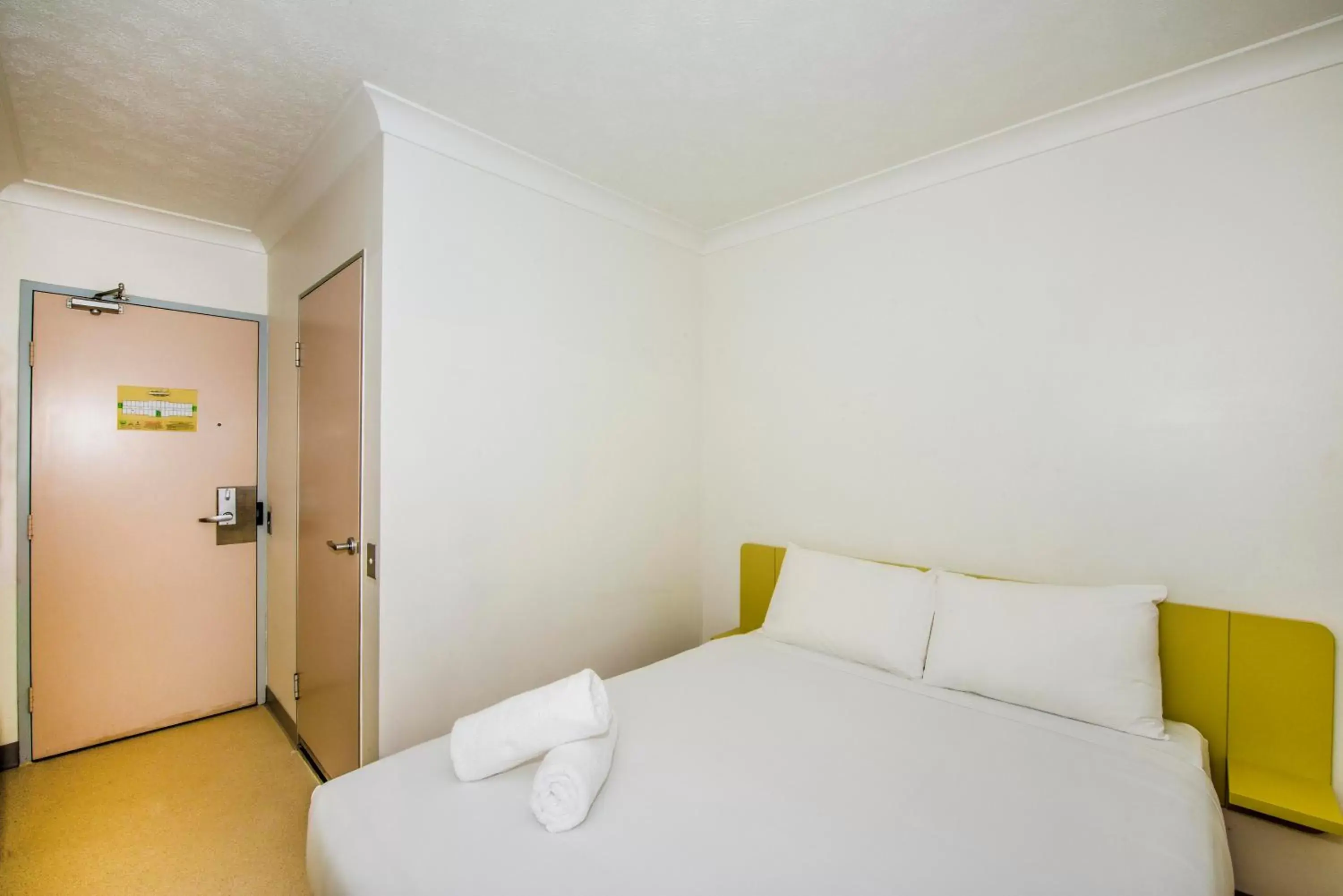 Standard Queen Room in ibis Budget Brisbane Airport Standard Queen Room in ibis Budget Brisbane Airport