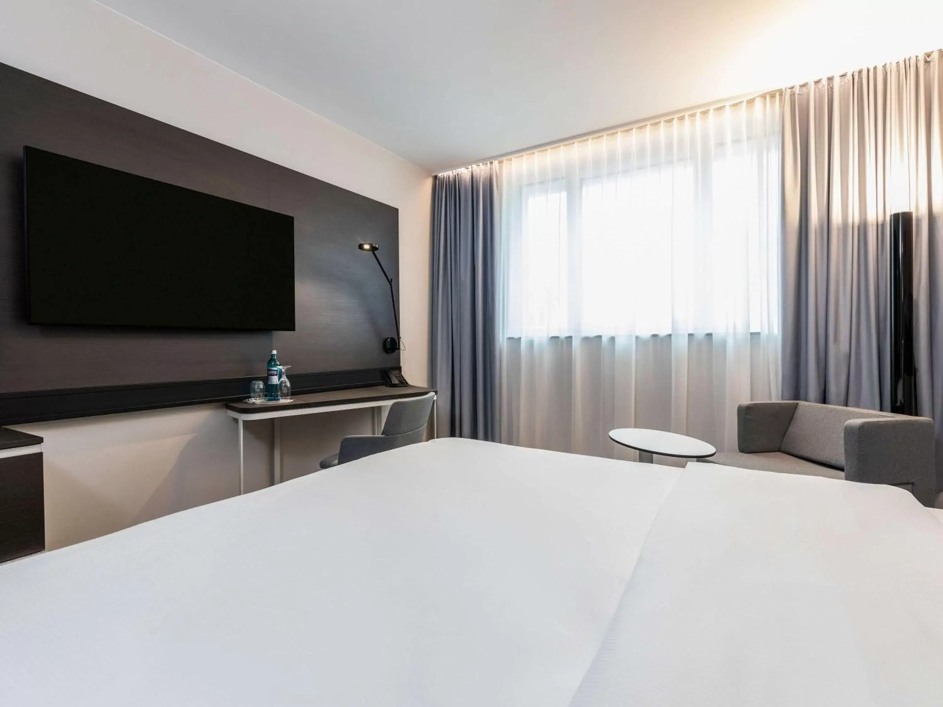 Bedroom, Bed in Novotel Duesseldorf Airport