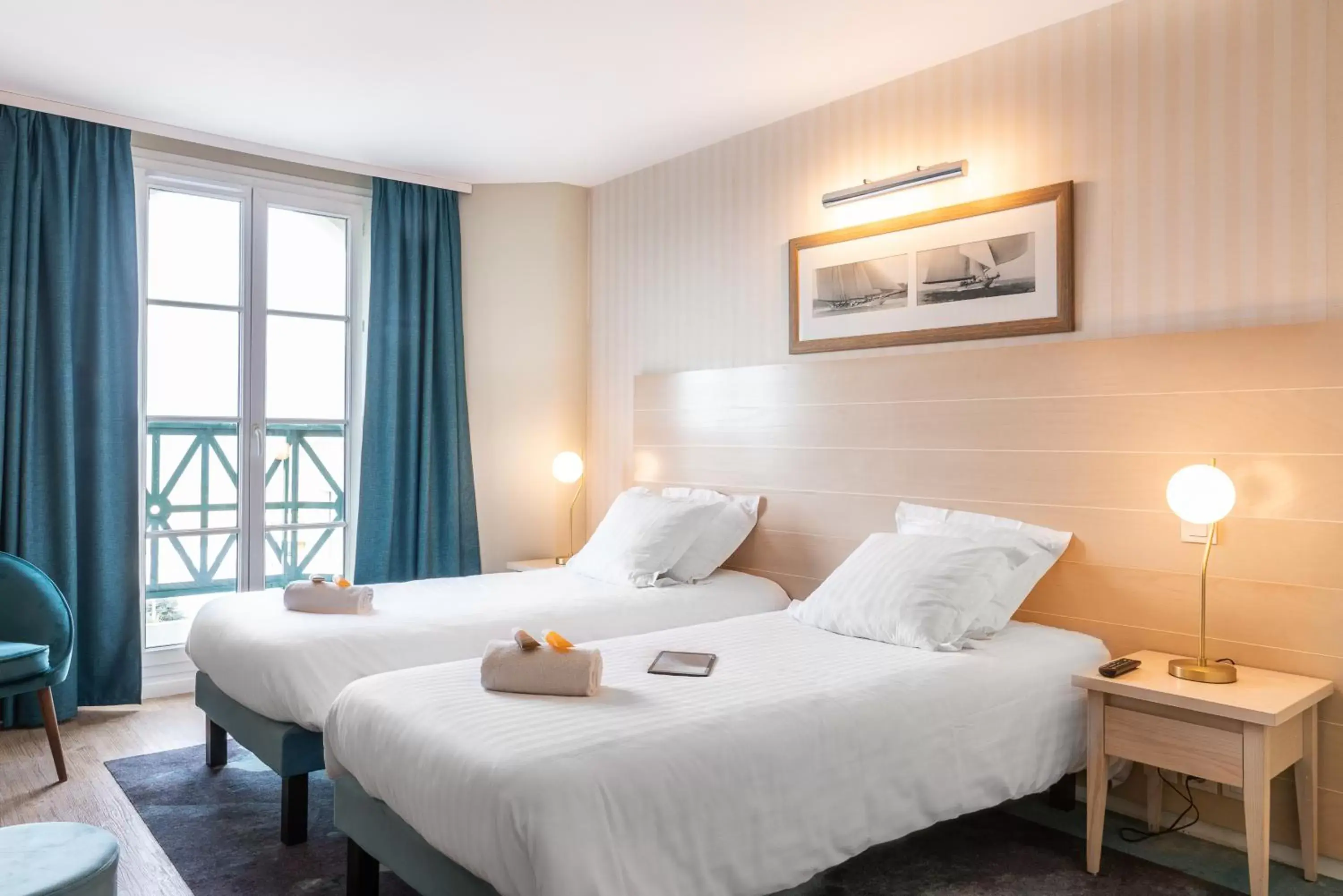 Twin Room with Harbor View in SOWELL HOTELS Le Beach Twin Room with Harbor View in SOWELL HOTELS Le Beach