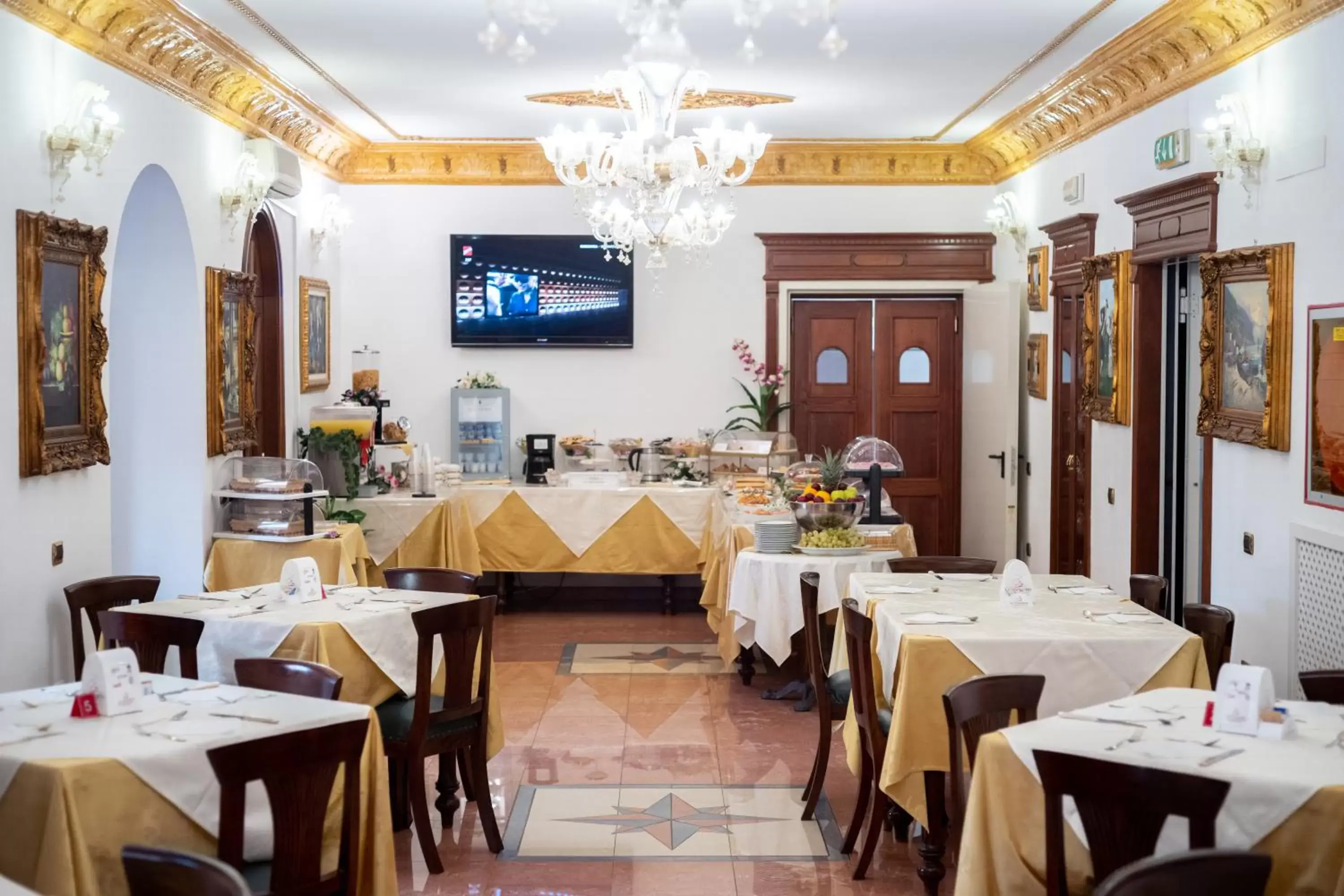 Restaurant/Places to Eat in Euro Hotel Iglesias