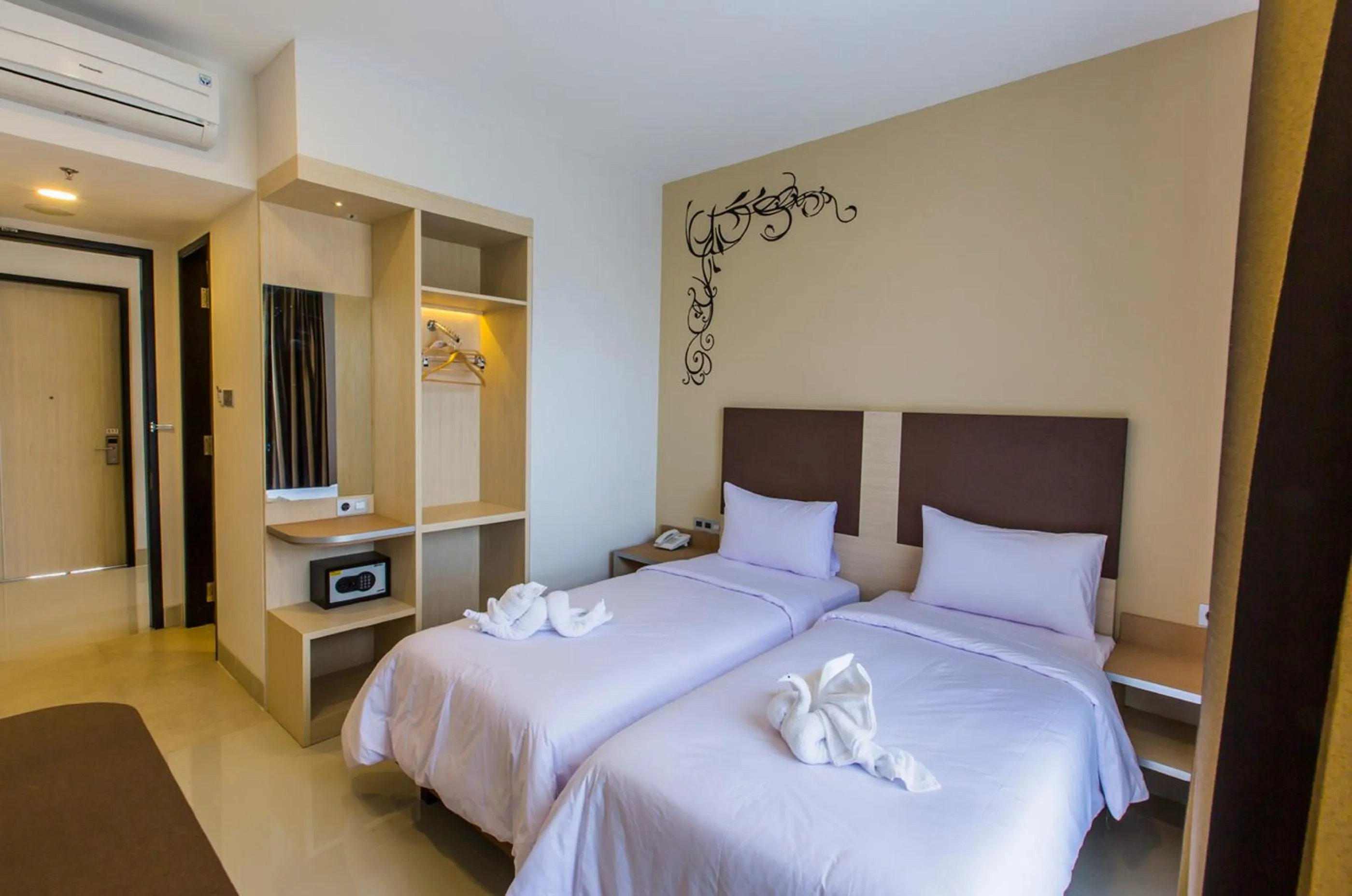 Bedroom, Bed in Sparks Odeon Sukabumi, ARTOTEL Curated