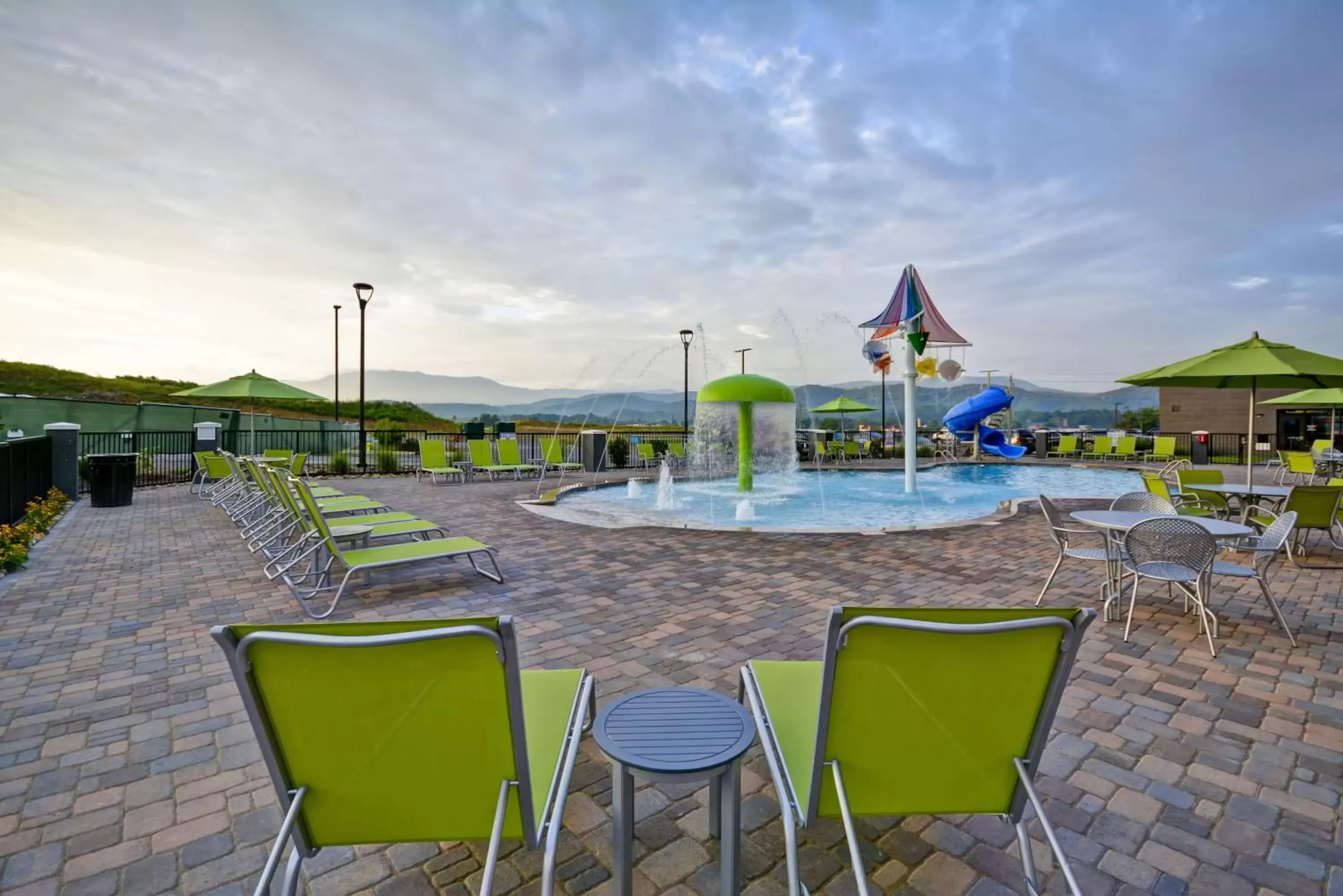 Pool view, Swimming Pool in Home2 Suites By Hilton Pigeon Forge