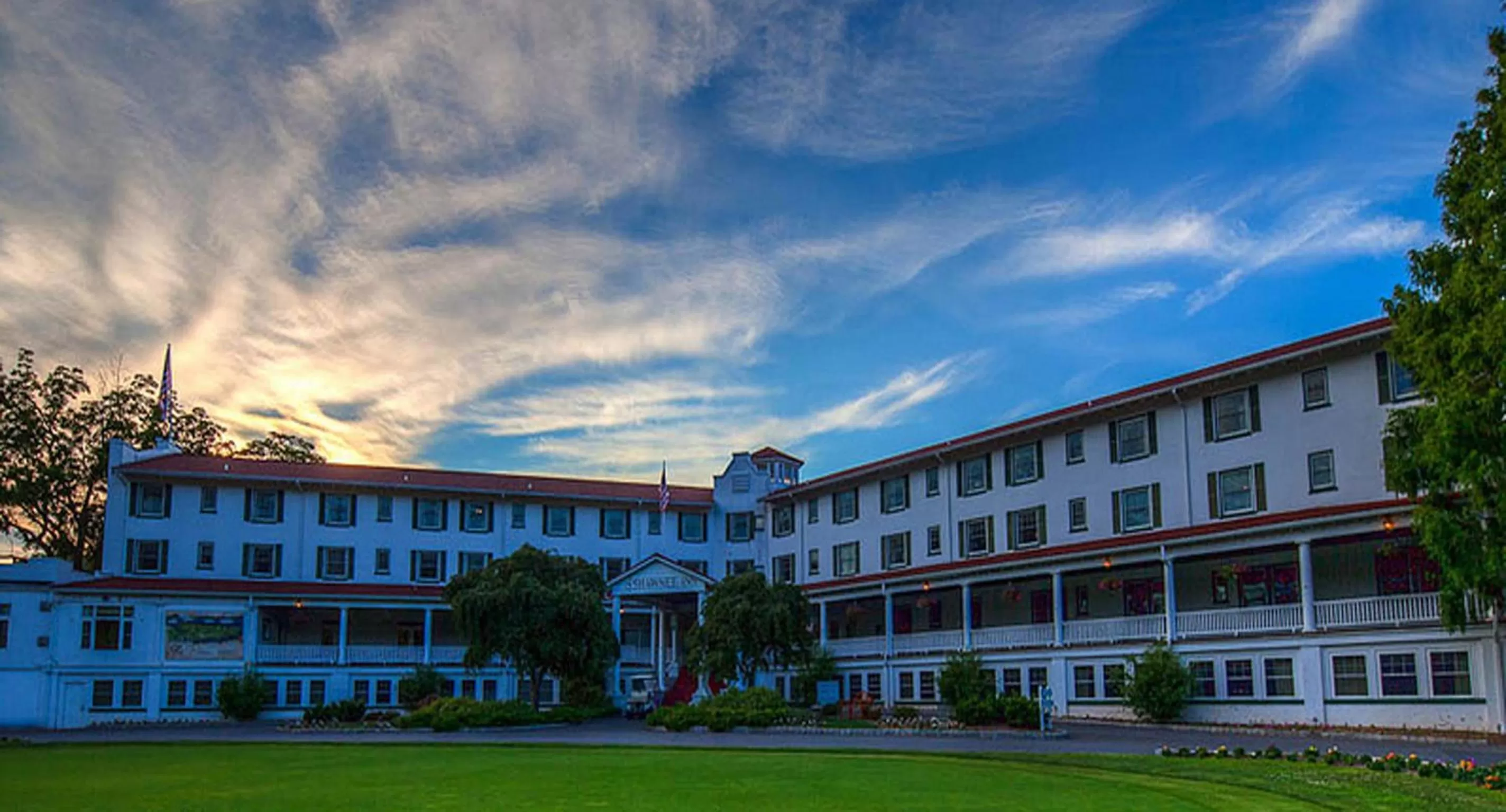 Facade/entrance in Shawnee Inn and Golf Resort
