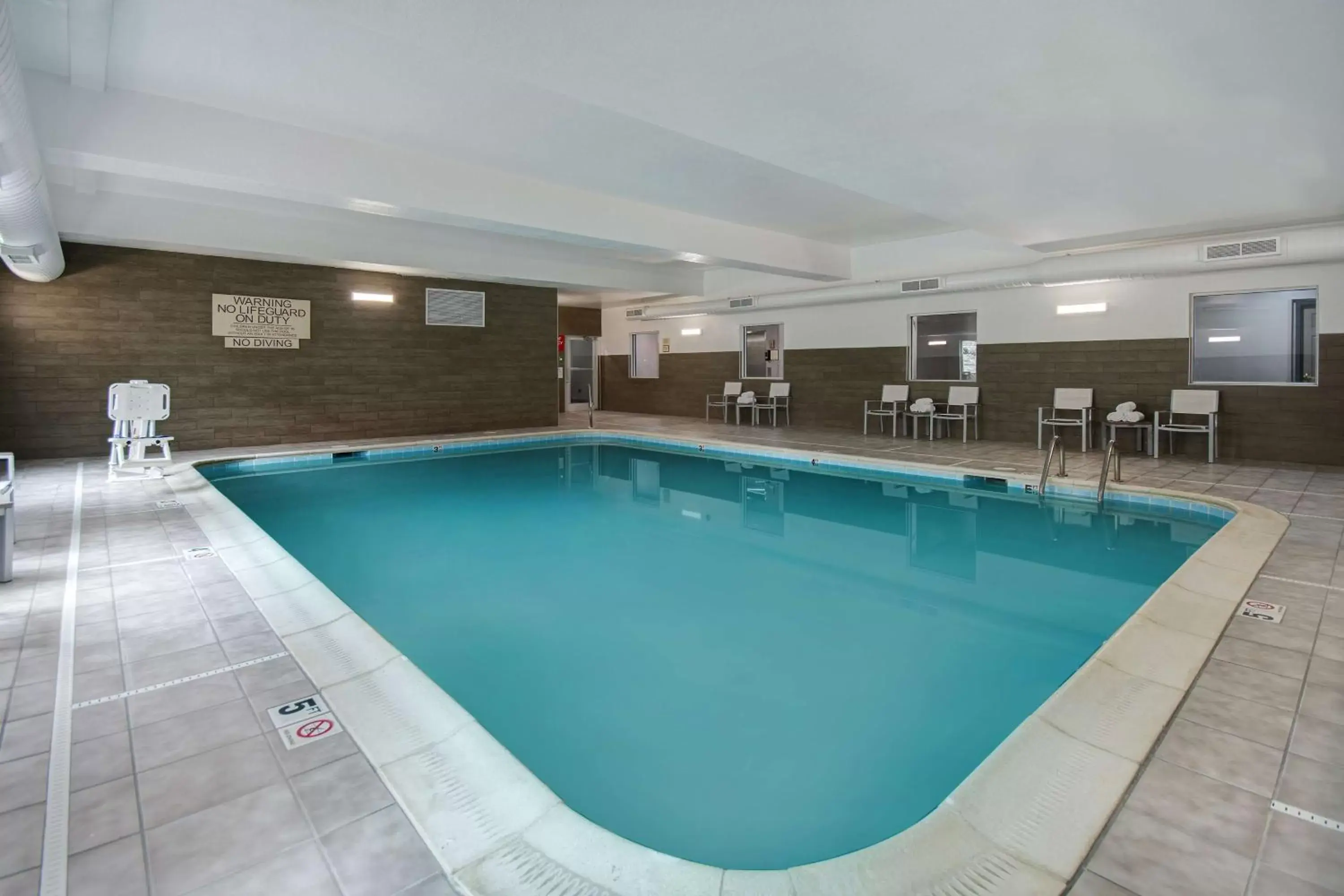 Pool view, Swimming Pool in Country Inn & Suites by Radisson, Cincinnati Airport, KY