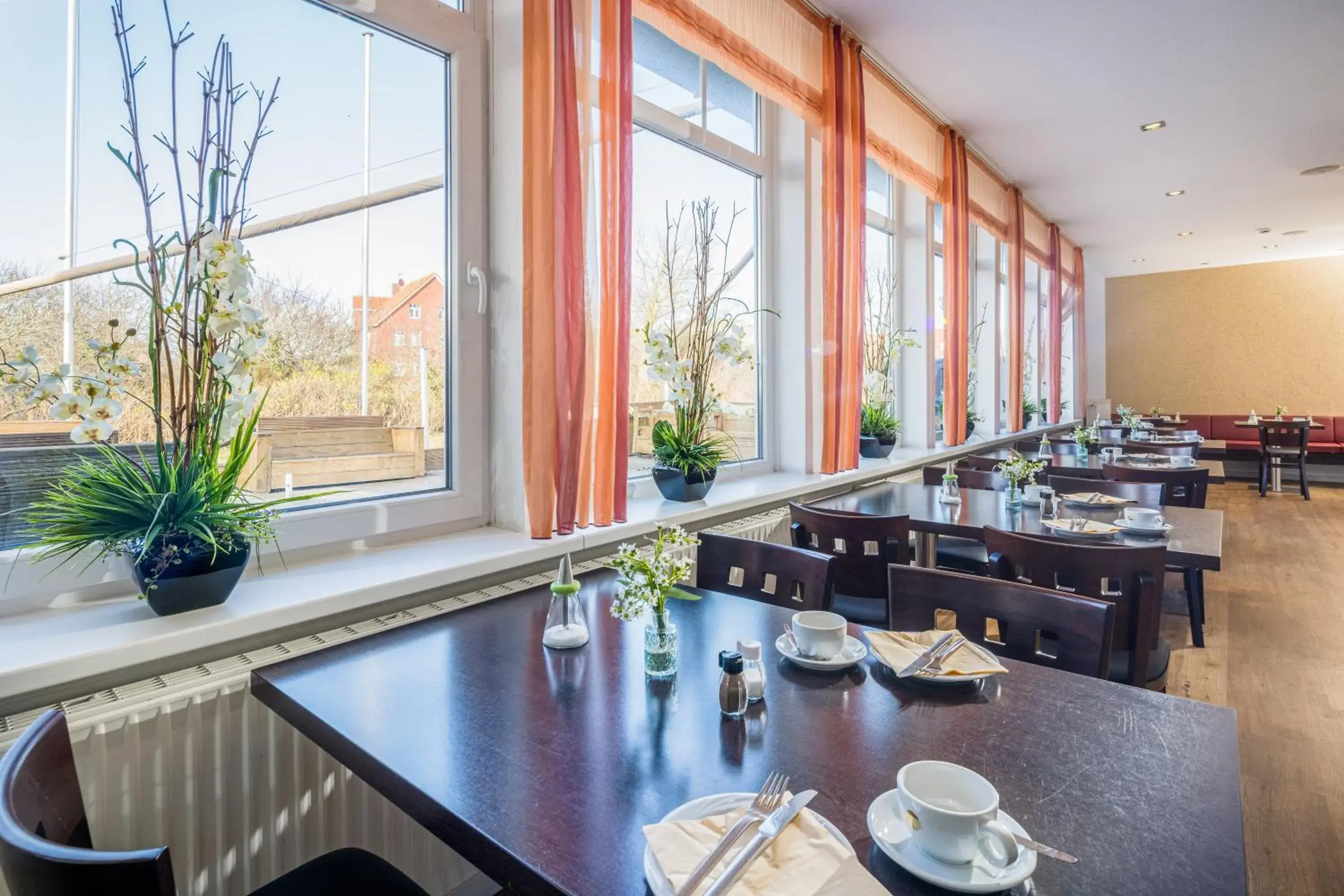 Restaurant/Places to Eat in Strandhotel Achtert Diek