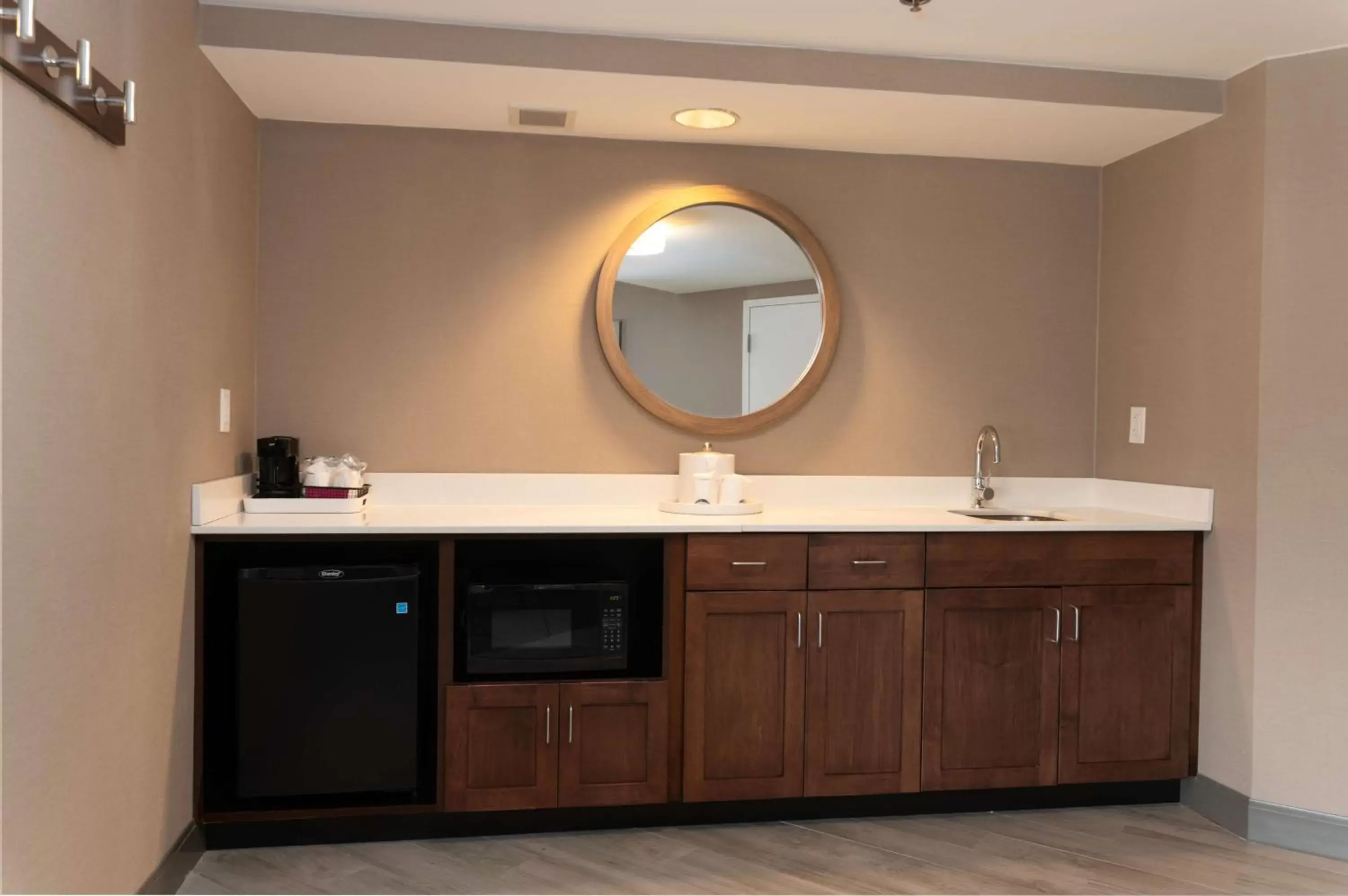 Photo of the whole room, Bathroom in Hampton Inn & Suites Arlington Crystal City DCA