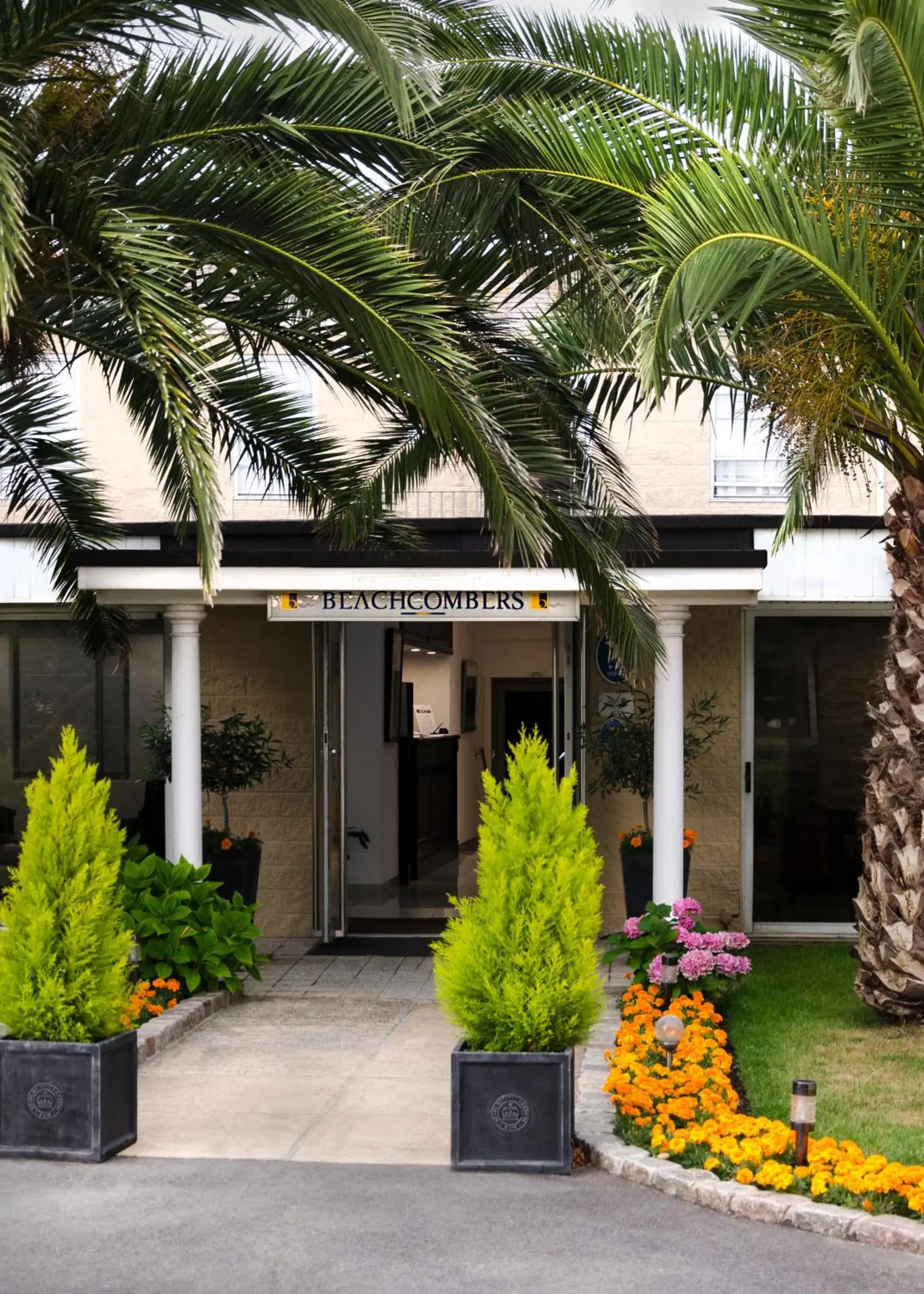 Facade/entrance in Beachcombers Hotel Facade/entrance in Beachcombers Hotel