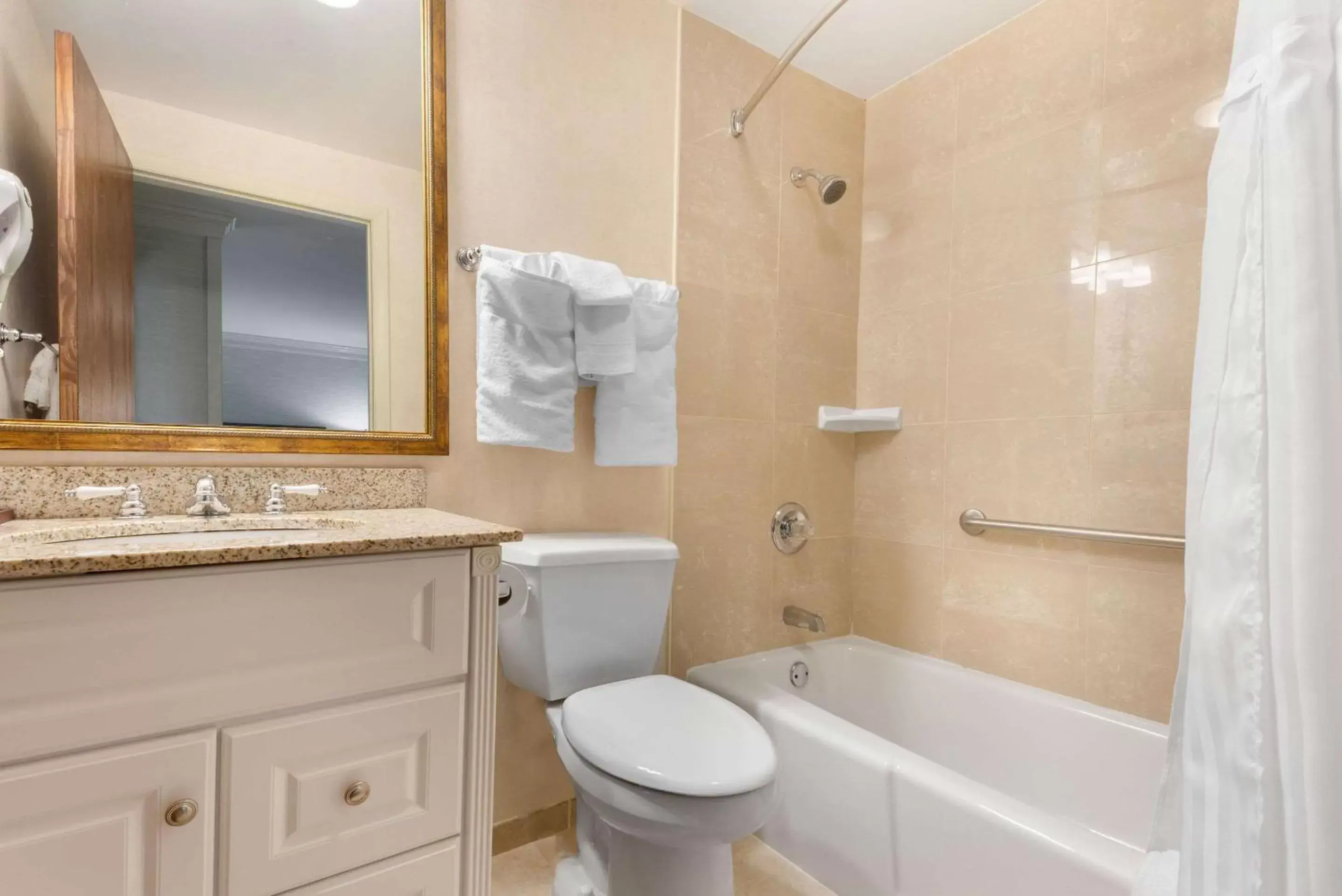 Bathroom in The Inn at Gran View Ogdensburg, Ascend Hotel Collection
