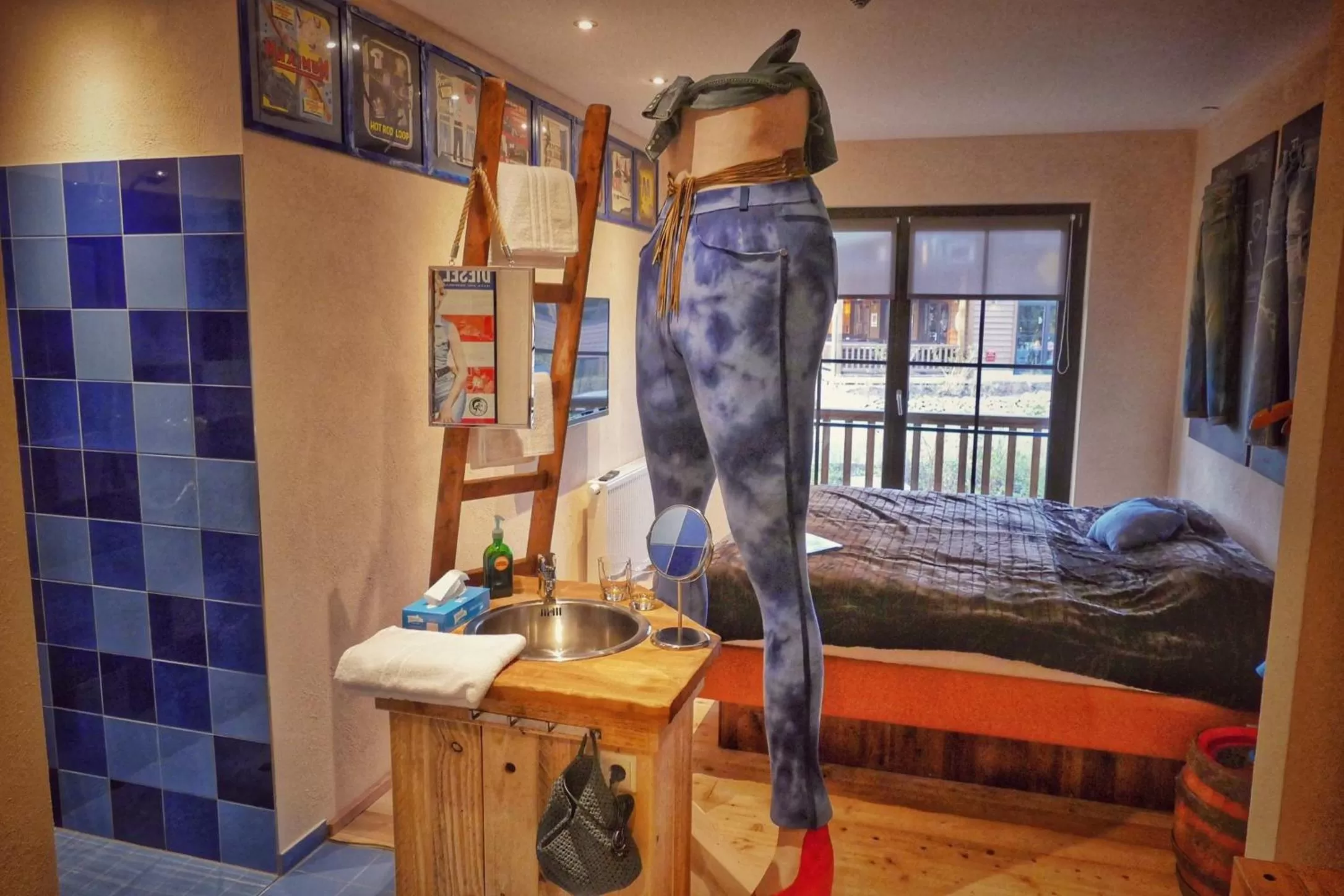 Decorative detail in Road Stop Mettmann