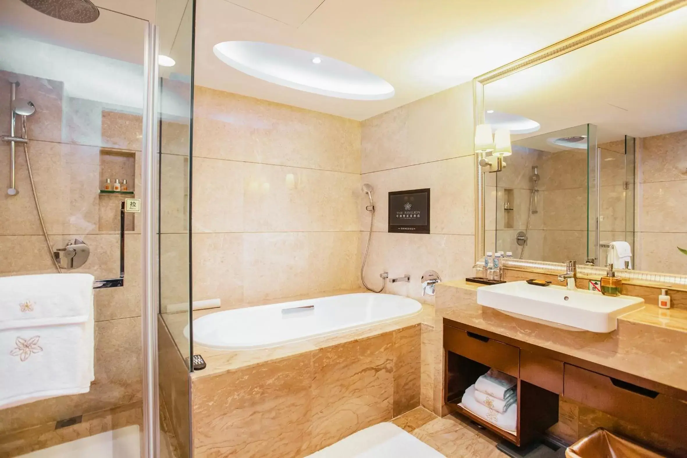 Bath, Bathroom in The Pavilion Hotel Shenzhen (Huaqiang NorthBusiness Zone)