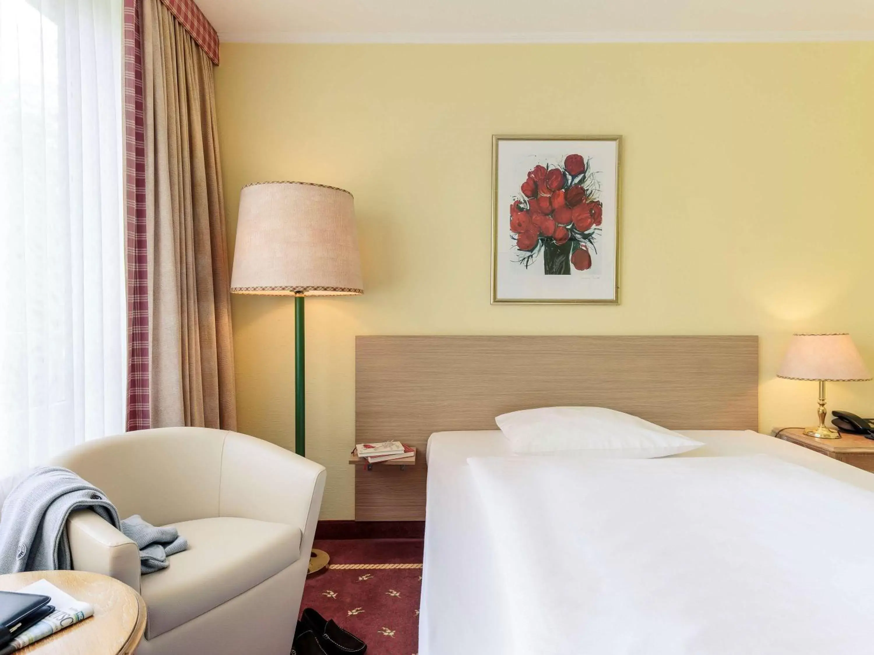 Photo of the whole room, Bed in Hotel Krefelder Hof Photo of the whole room, Bed in Hotel Krefelder Hof