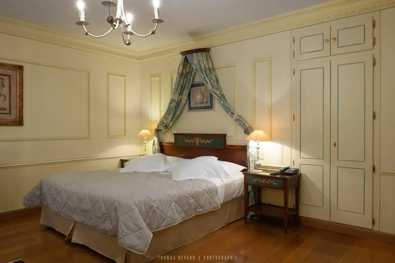 Bedroom, Bed in Le Manoir Au Lac
