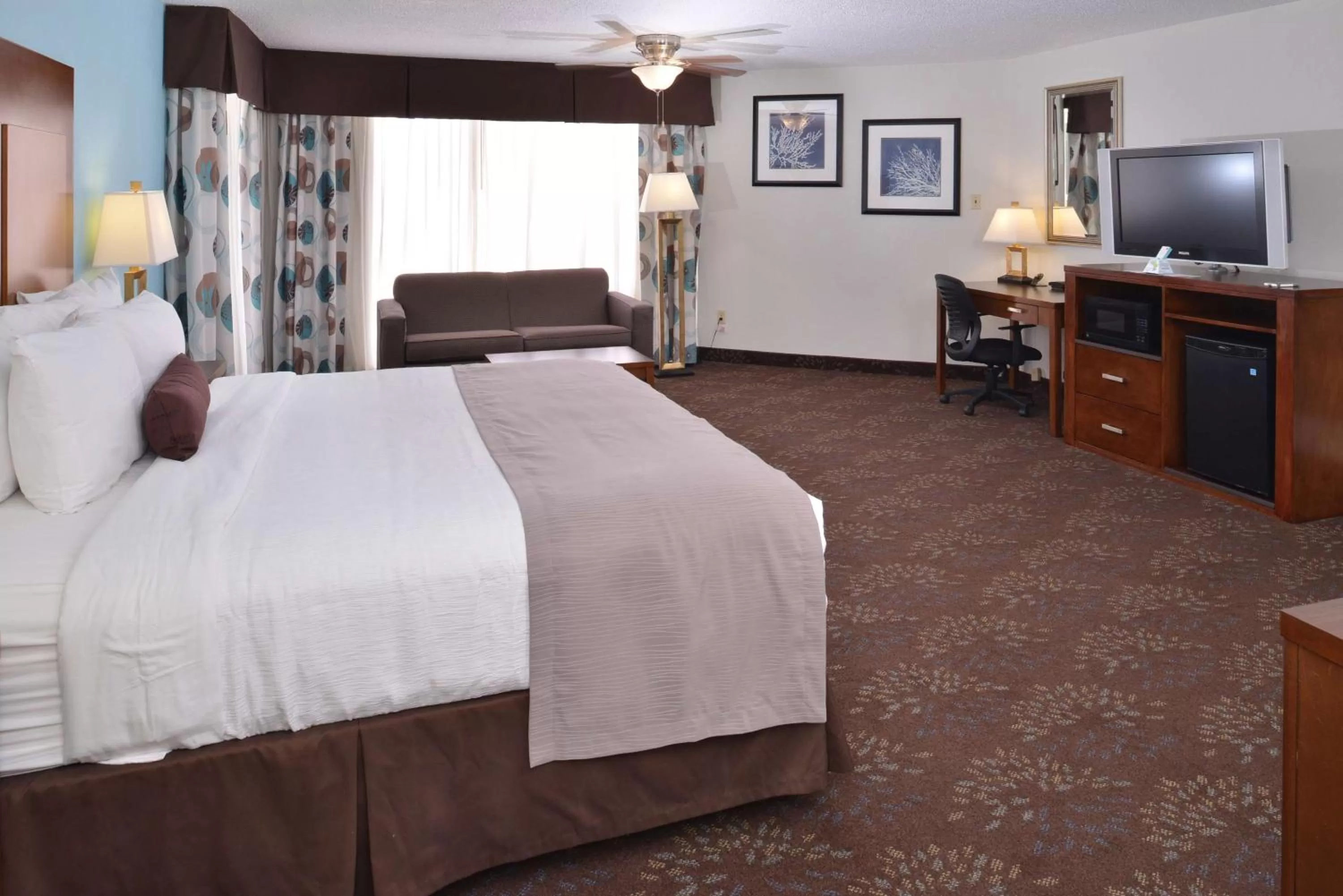 King Room with Roll-in Shower - Disability Access - Non-smoking in Best Western Plus El Paso Airport Hotel & Conference Center