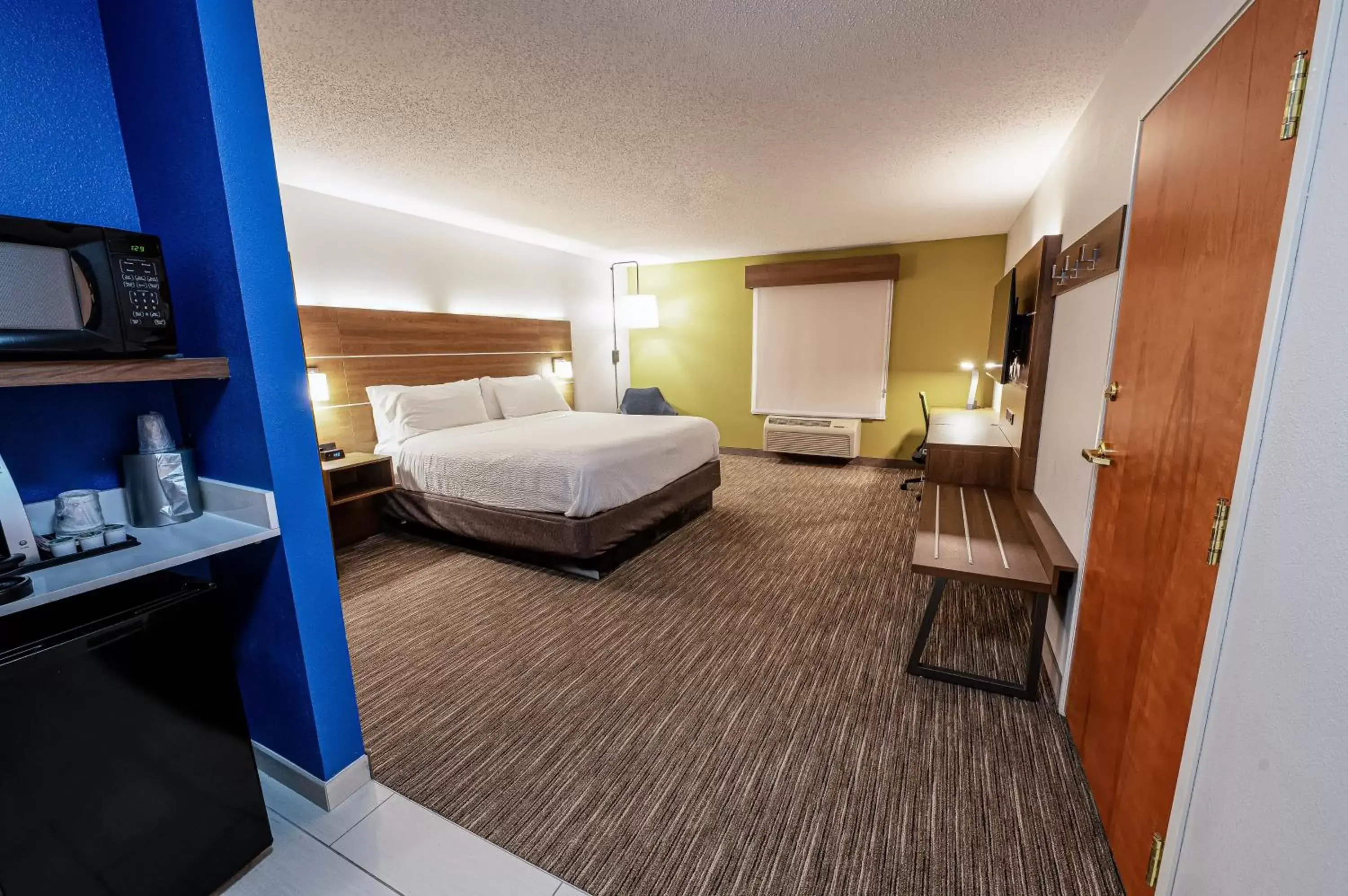 Photo of the whole room, Bed in Holiday Inn Express Hotel & Suites Goshen, an IHG Hotel