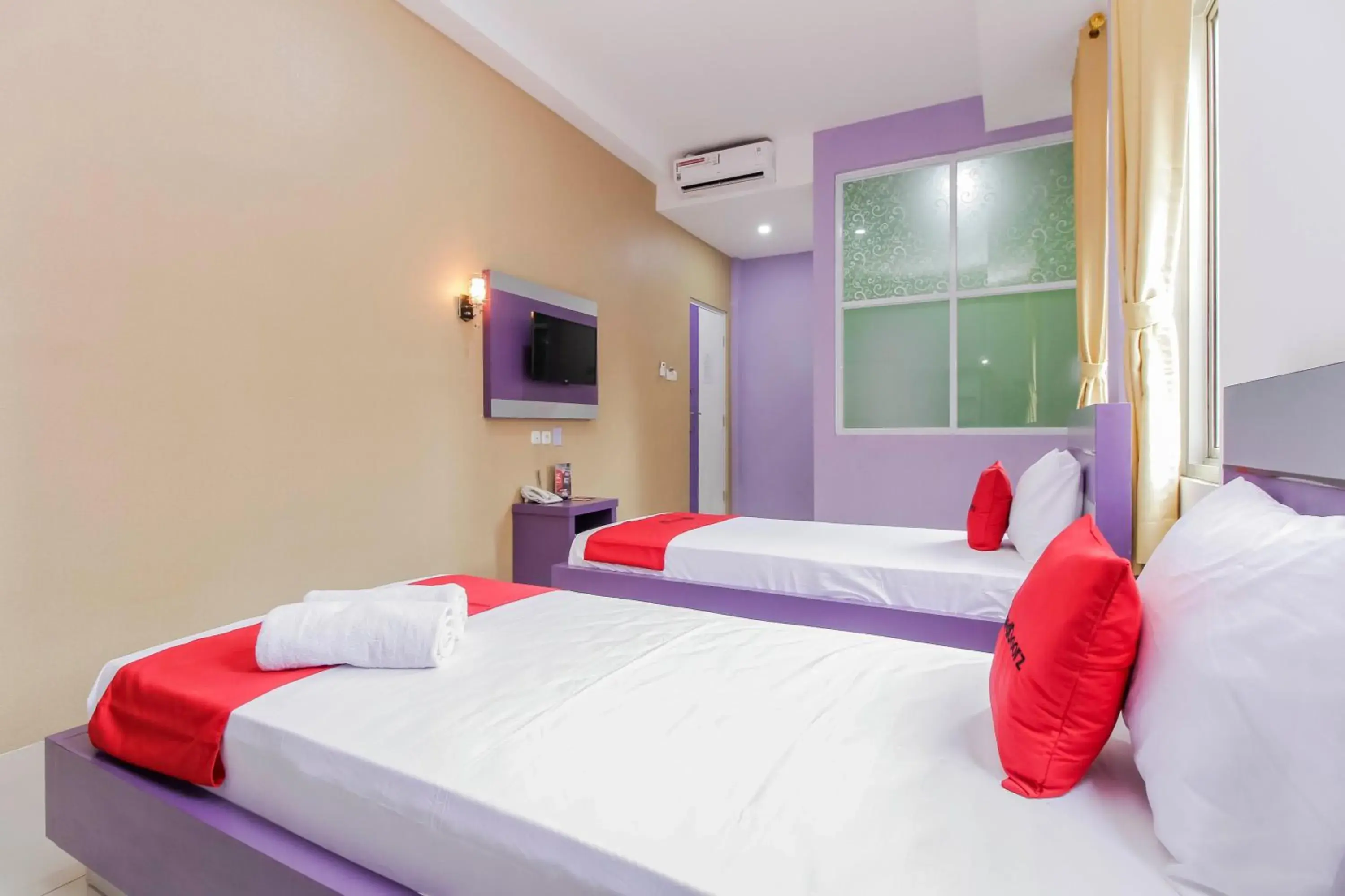 Bedroom, Bed in RedDoorz Plus near Stasiun Bekasi