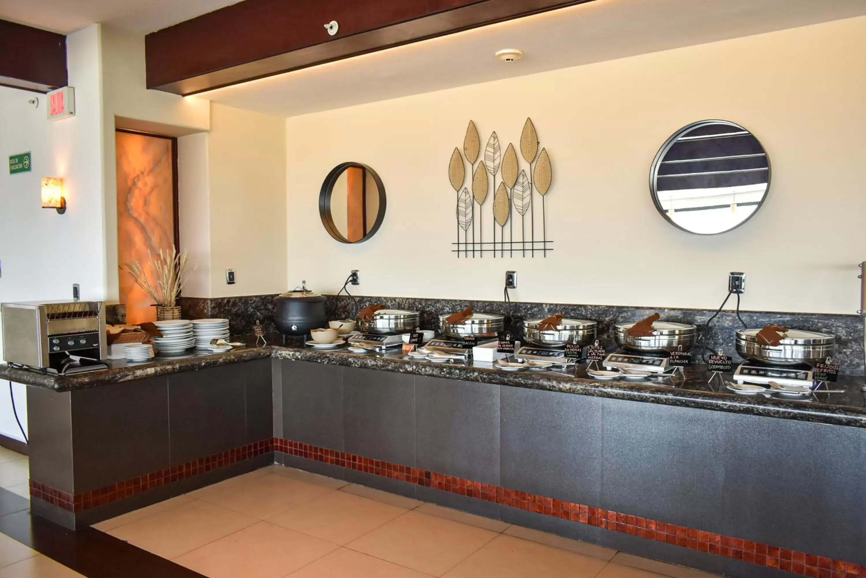 Buffet breakfast, Restaurant/Places to Eat in Hotel Diamante Queretaro