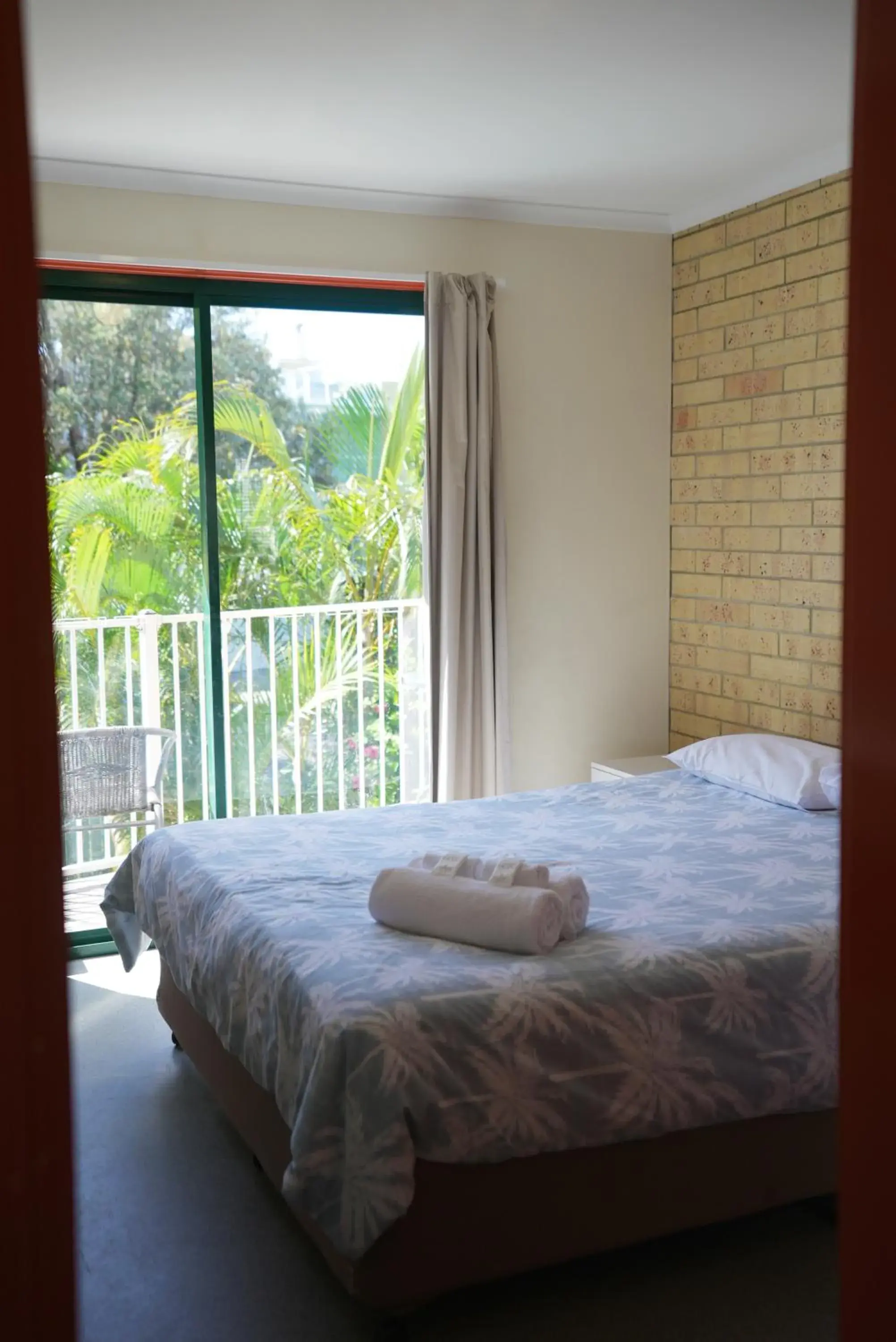 air conditioner, Bed in Coolum Budget Accommodation