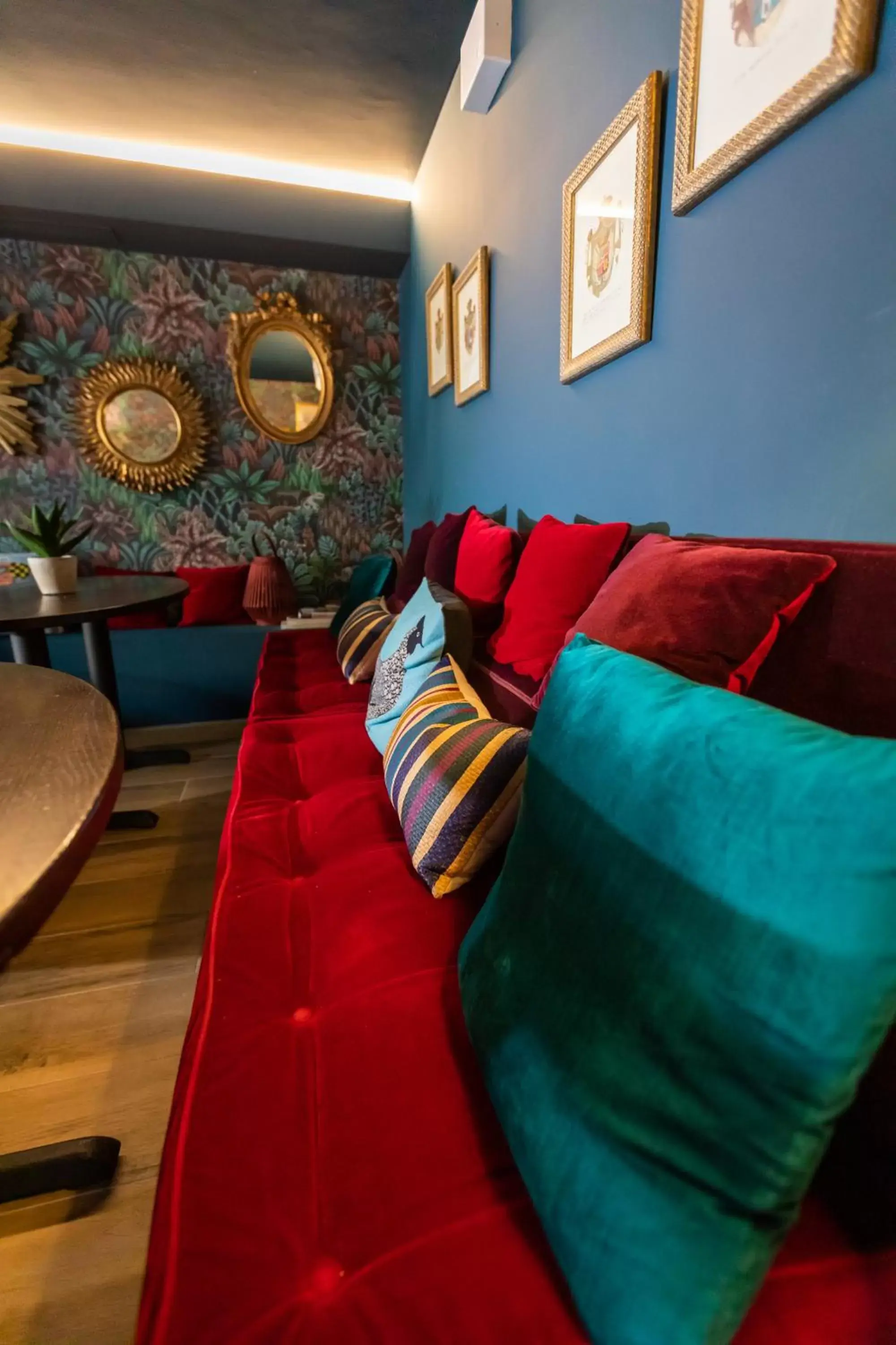 Seating Area in Churchill Hotel Bayeux Centre