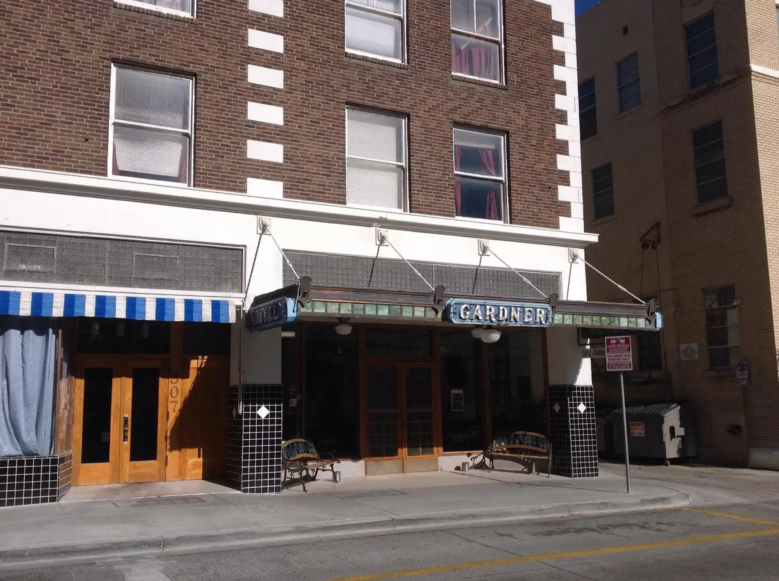 Facade/entrance in Gardner Hotel & Hostel Facade/entrance in Gardner Hotel & Hostel
