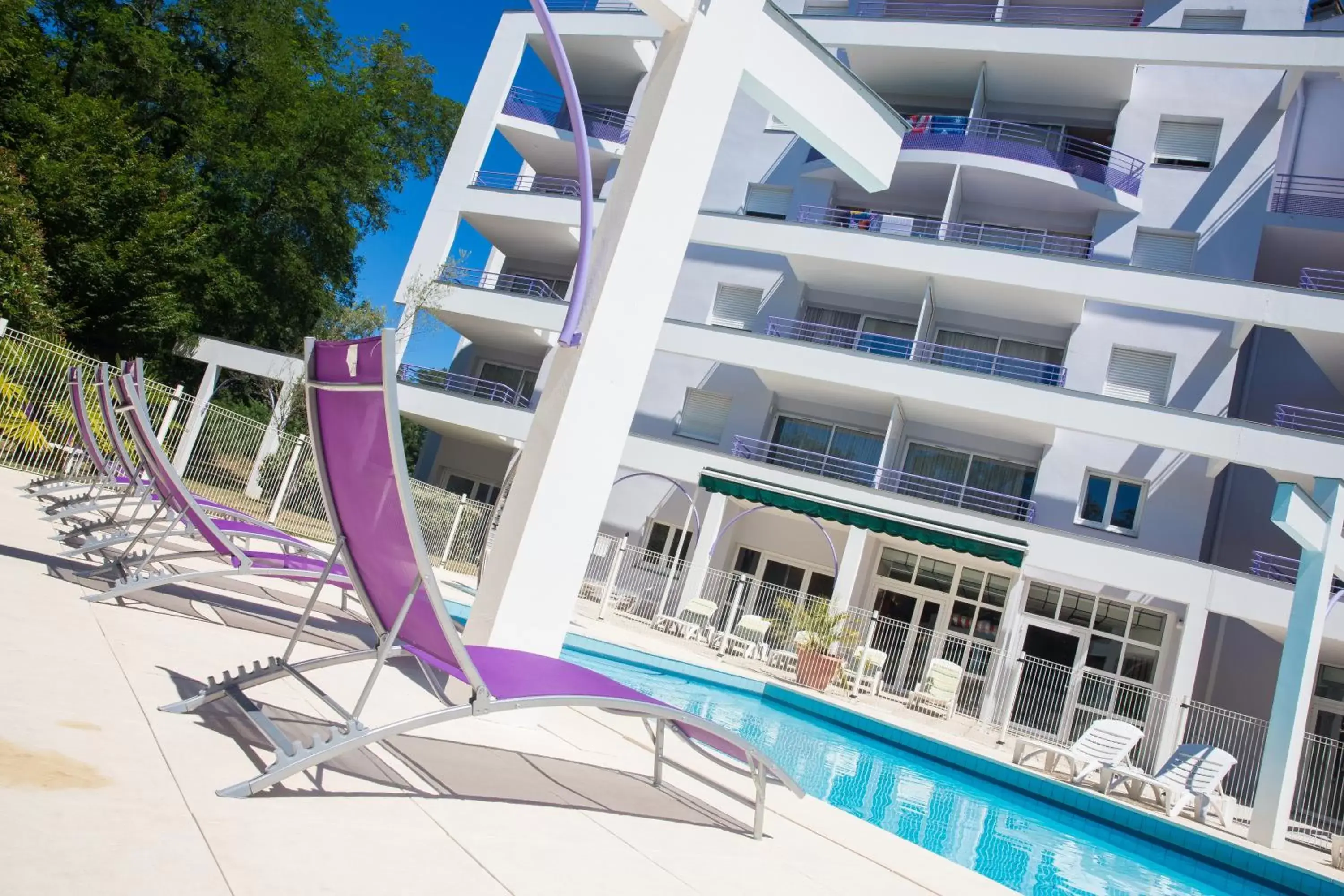 Facade/entrance, Swimming Pool in CERISE Dax - Les Jardins du Lac