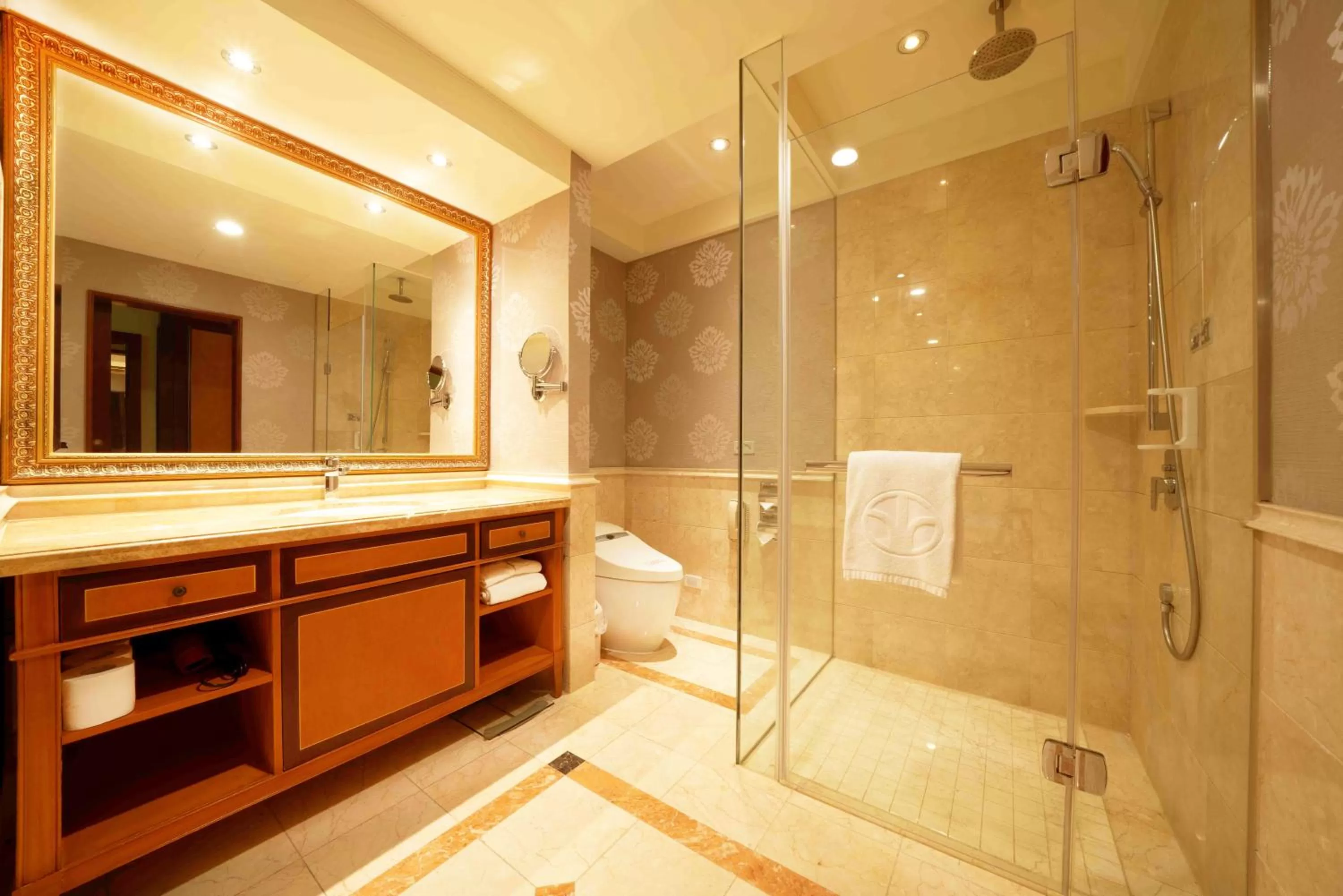 Bathroom in Hamp Court Palace Taipei