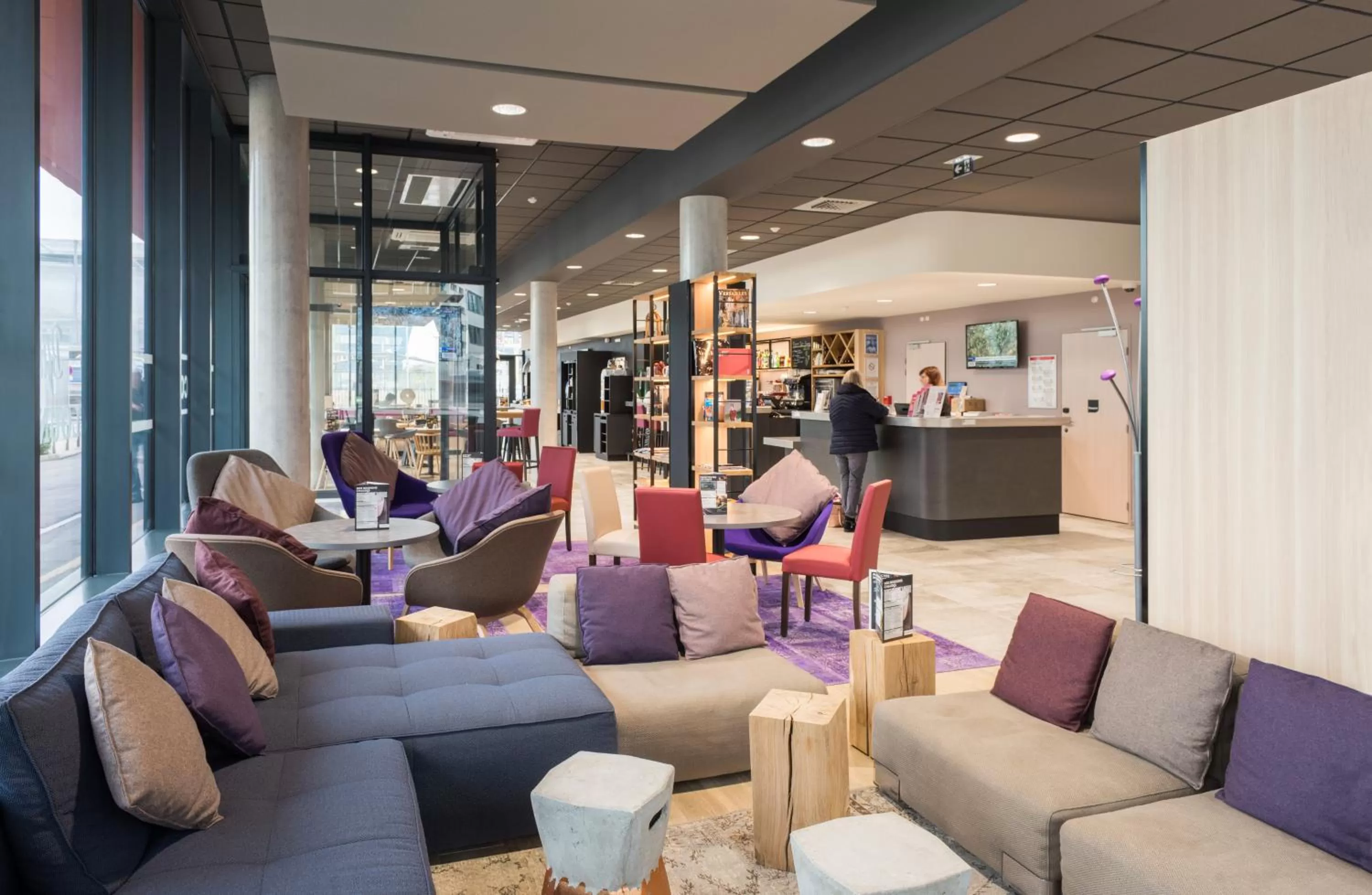 Communal lounge/ TV room in Campanile Le Mans Centre - Gare