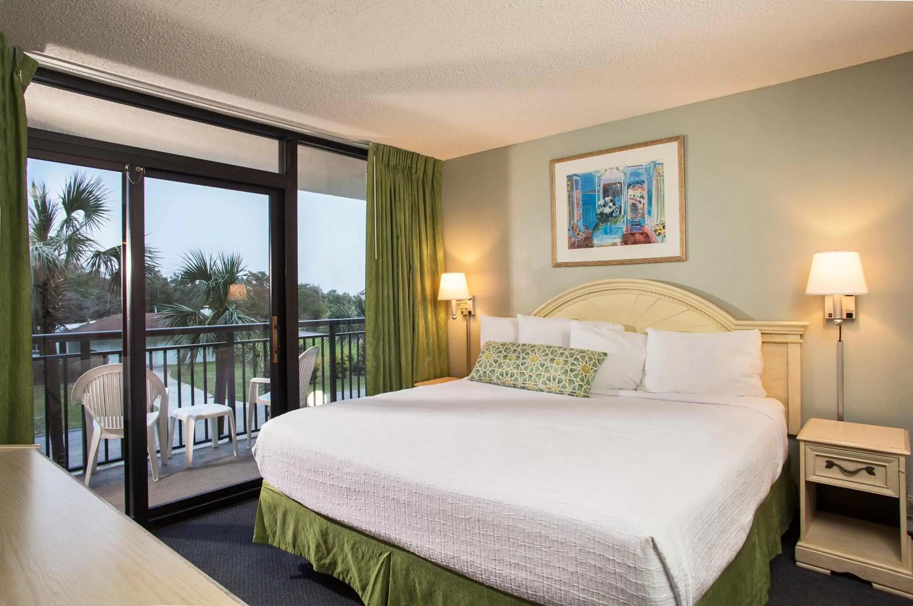 Bedroom, Bed in Grande Shores Ocean Resorts Condominiums