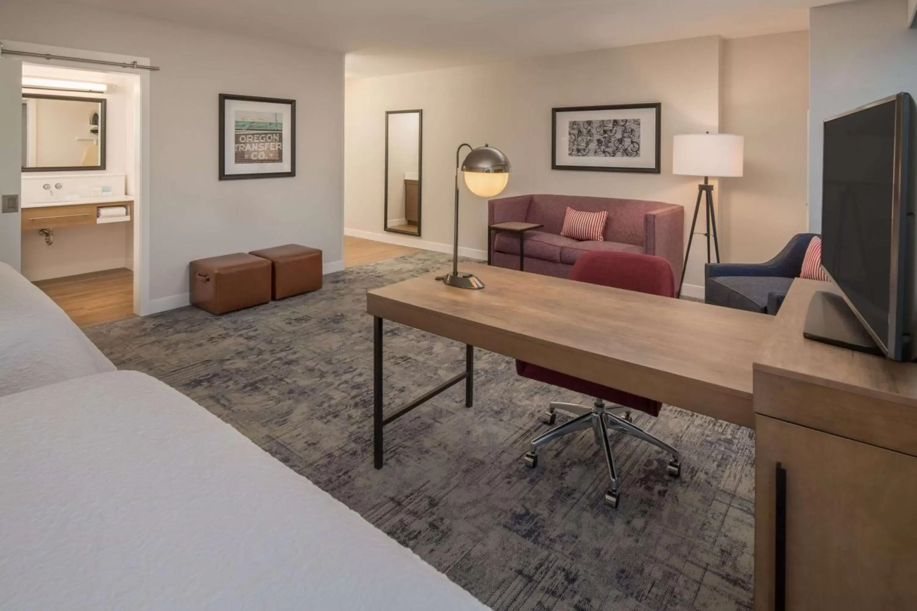 Bedroom, Seating Area in Hampton Inn And Suites By Hilton Portland-Pearl District