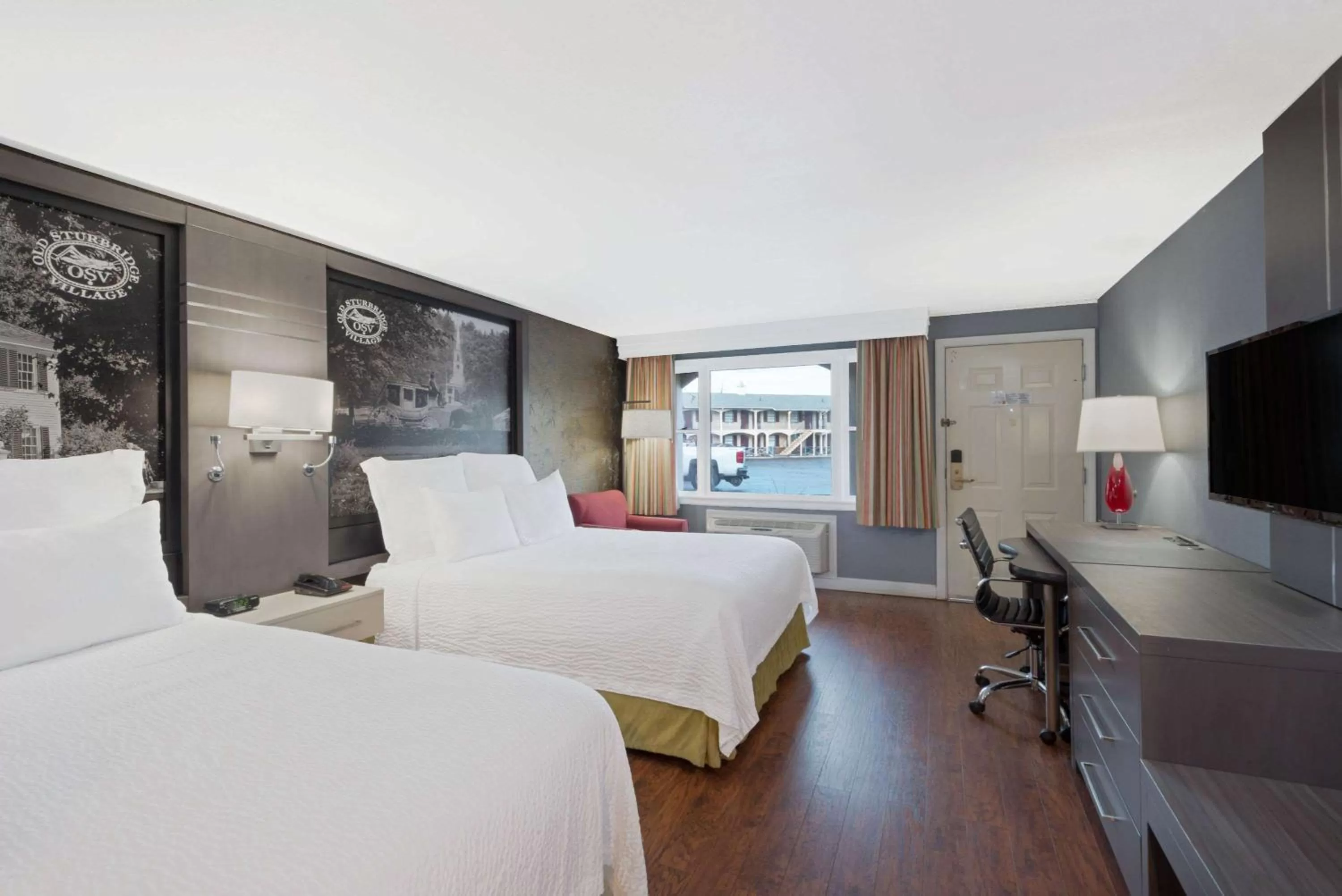 Photo of the whole room, Bed in Super 8 by Wyndham Sturbridge