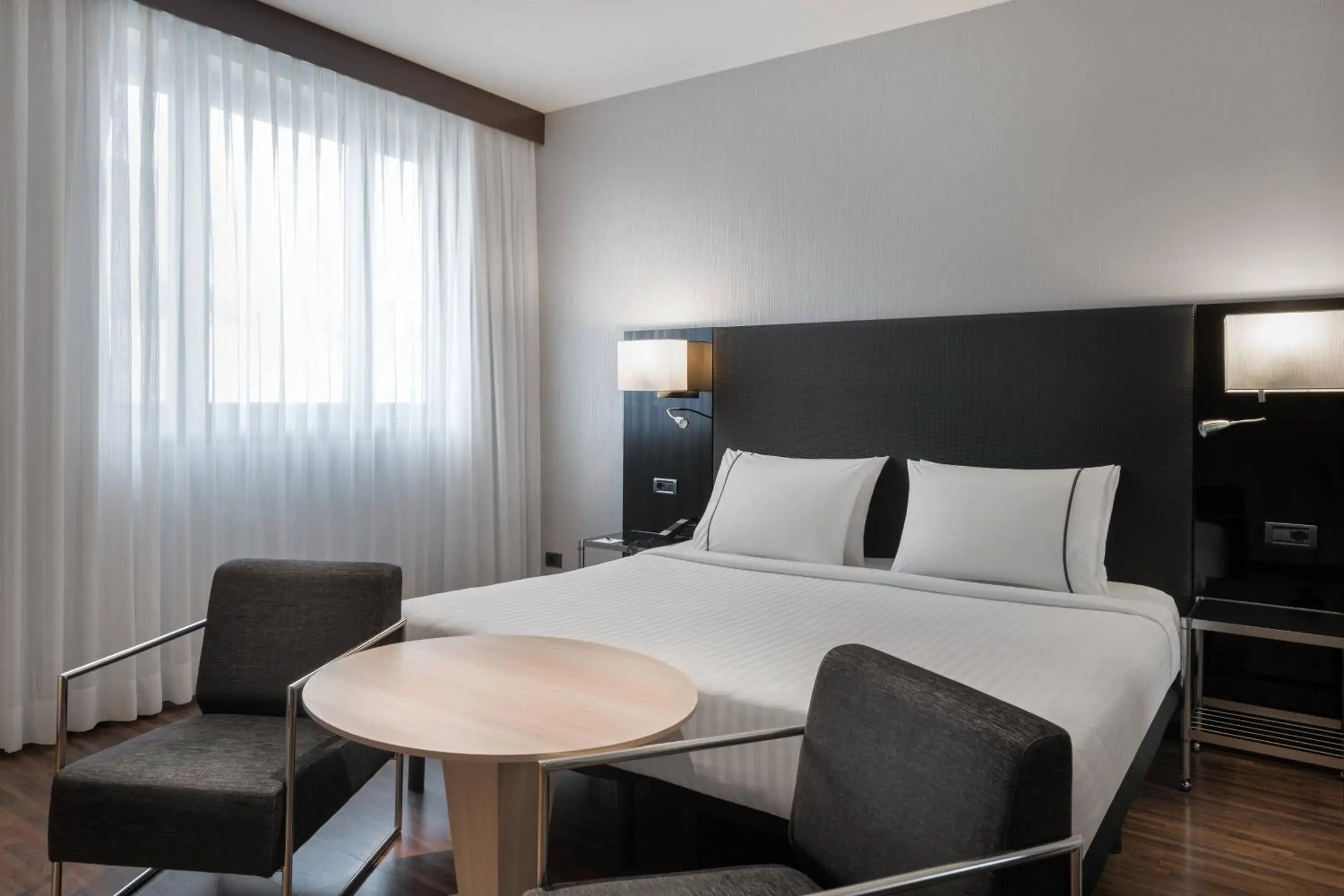 Photo of the whole room, Bed in AC Hotel Firenze by Marriott