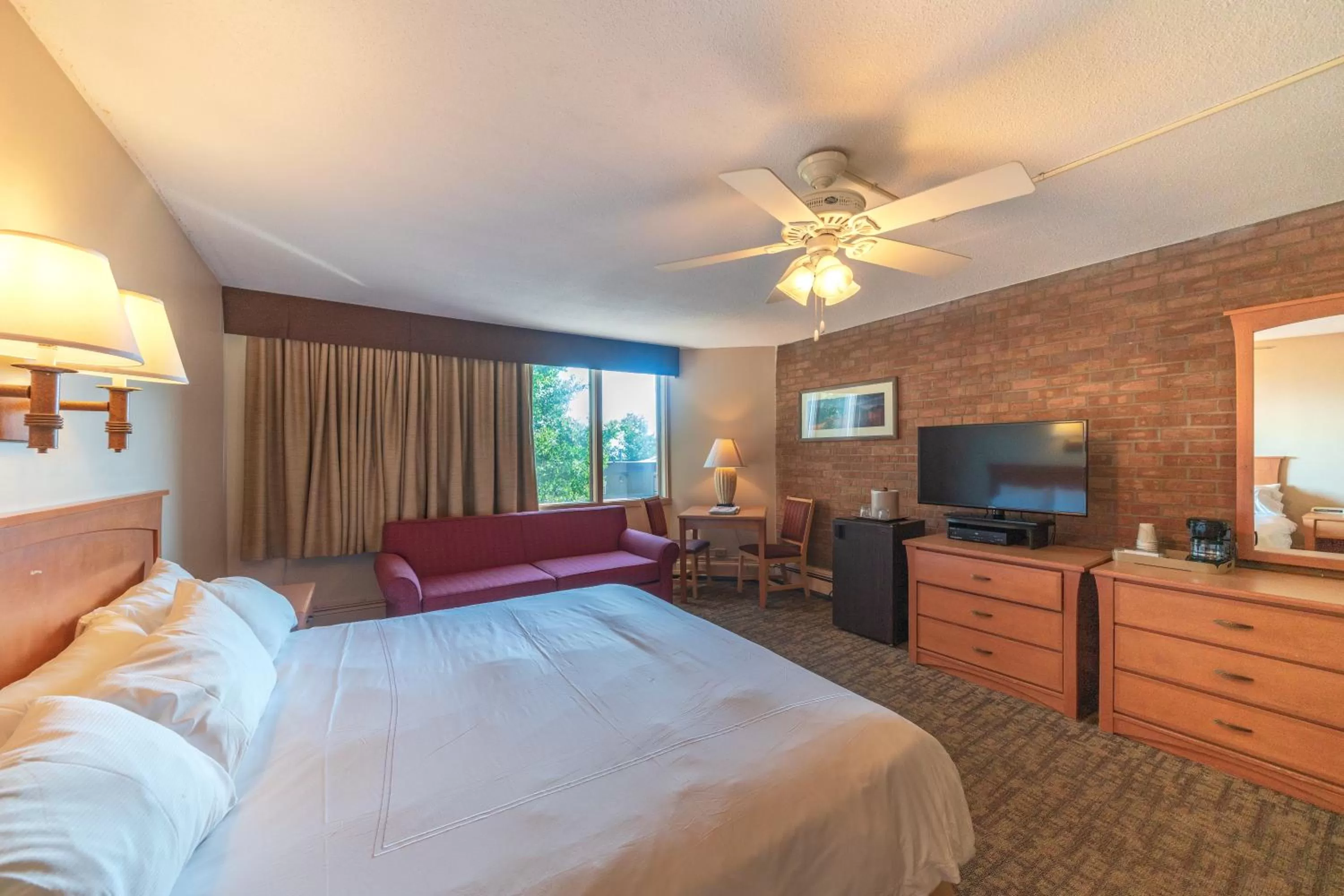 Photo of the whole room, Bed in Mountain Chalet Snowmass