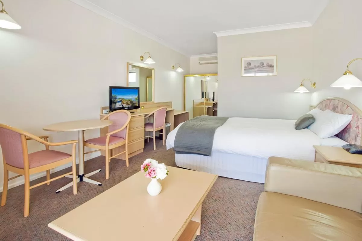 Photo of the whole room, Bed in Bega Village Motor Inn