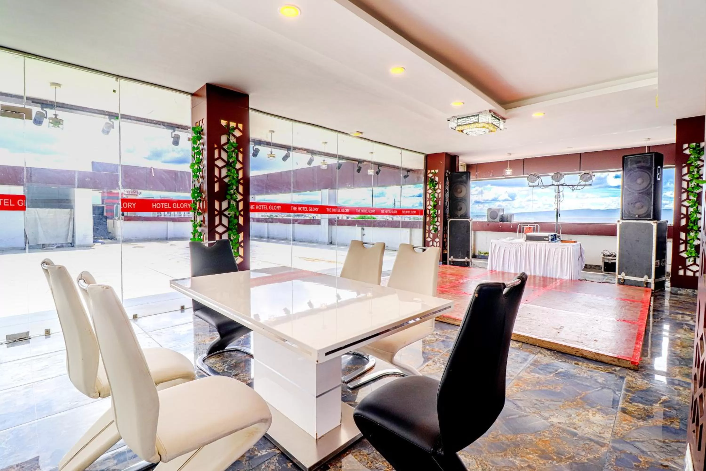 Restaurant/places to eat in The Glory Hotel