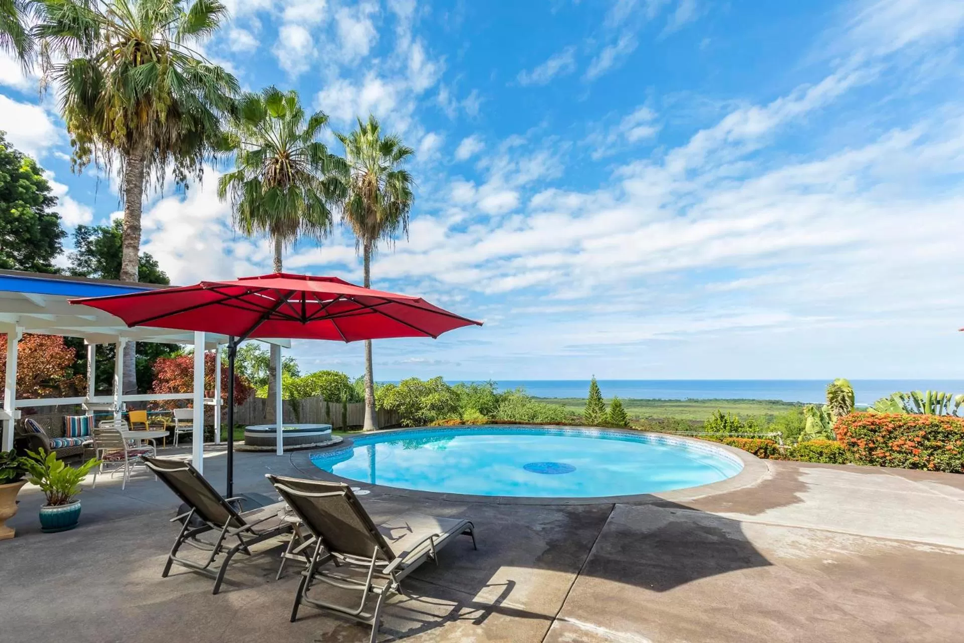 Swimming Pool in Luana Inn