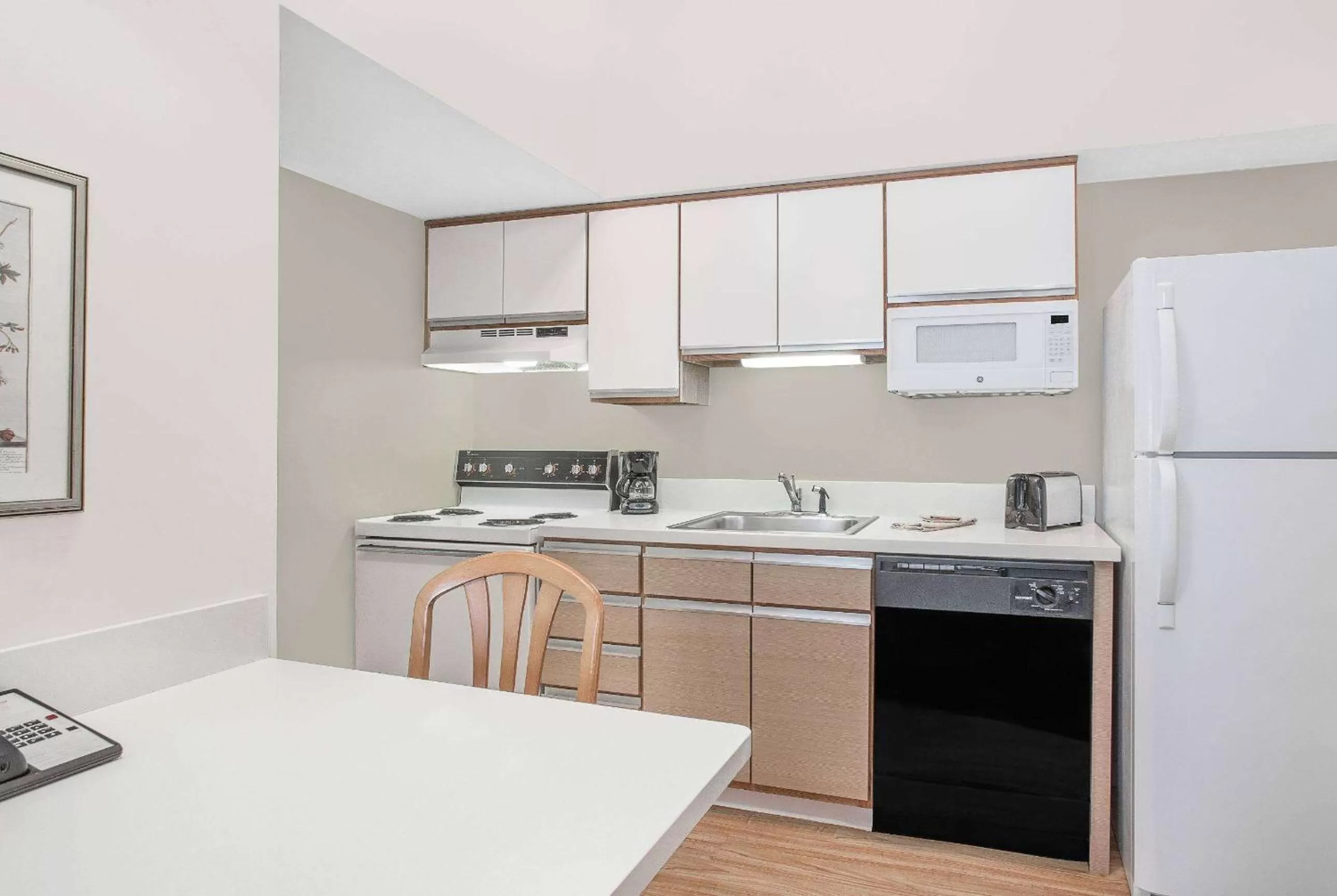 Kitchen or kitchenette in Hawthorn Extended Stay by Wyndham Green Bay