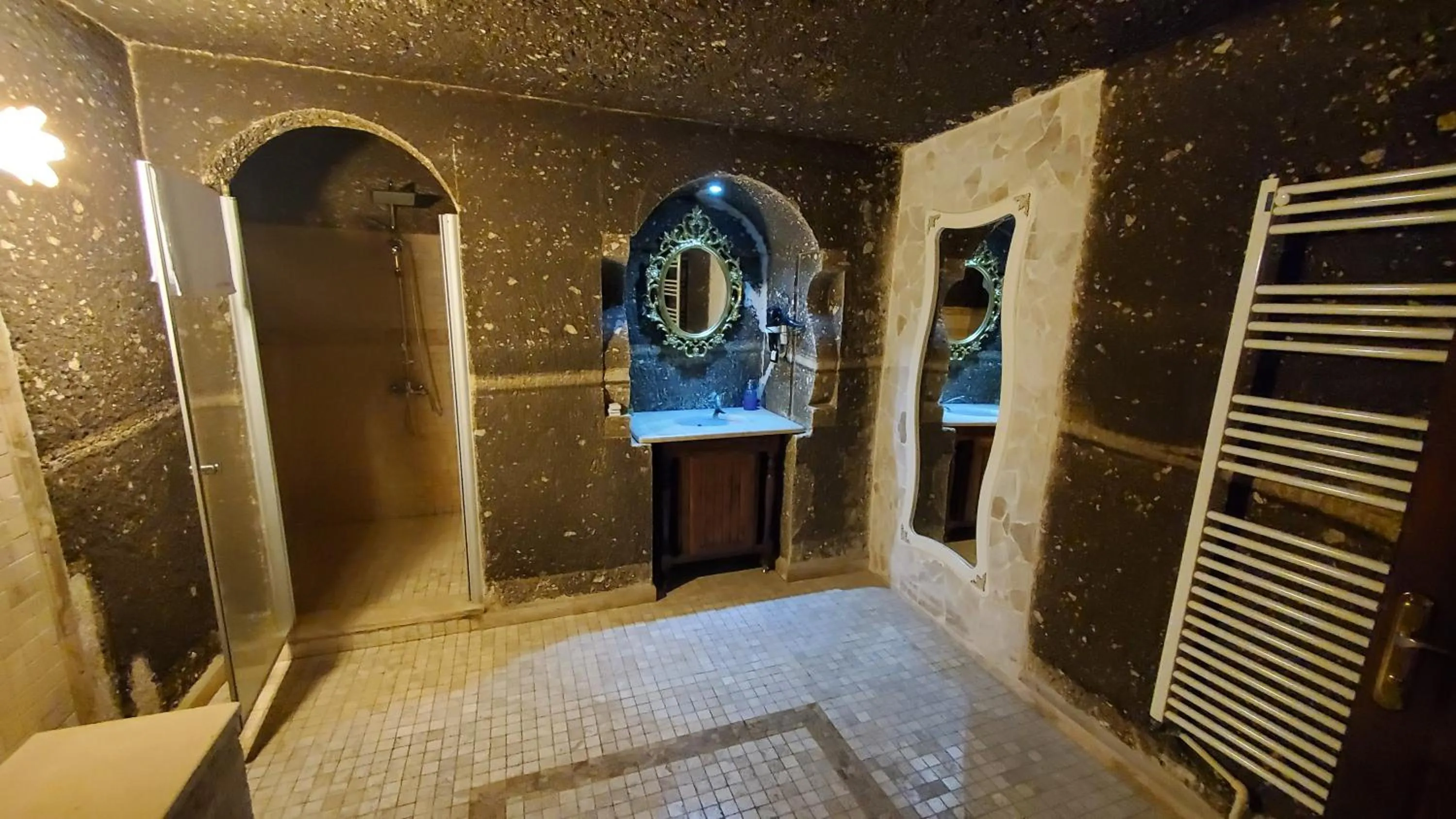 Shower, Bed in Antique Terrace Cave Suites