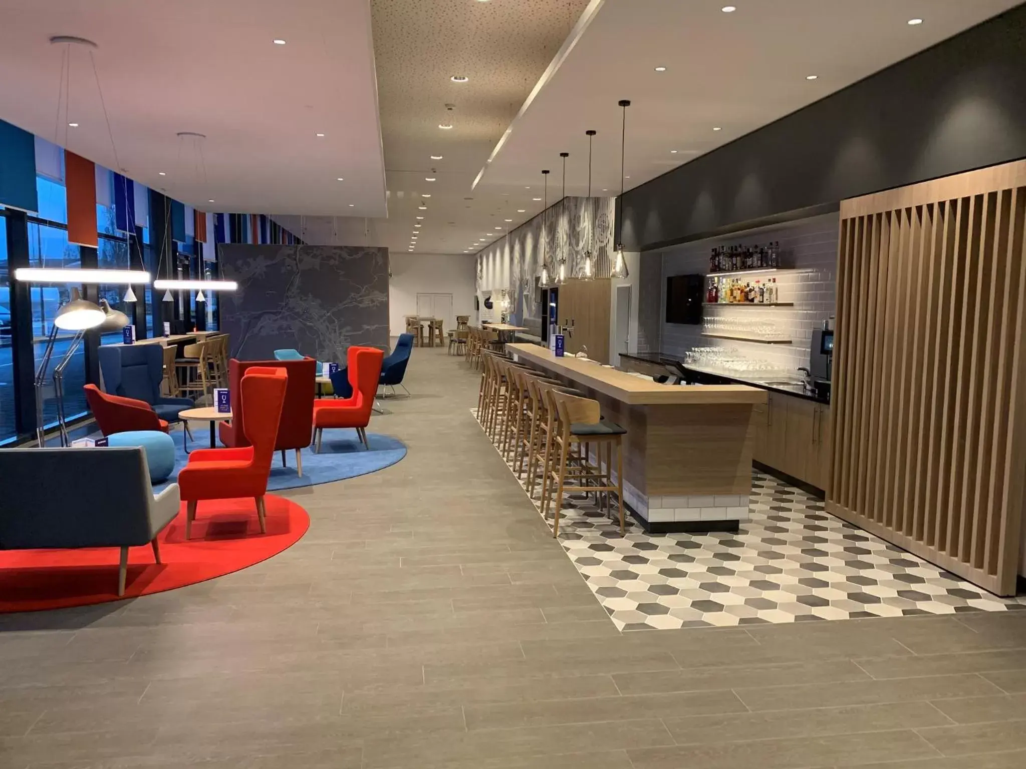 Property building, Lobby/Reception in Holiday Inn Express - Aarburg - Oftringen, an IHG Hotel