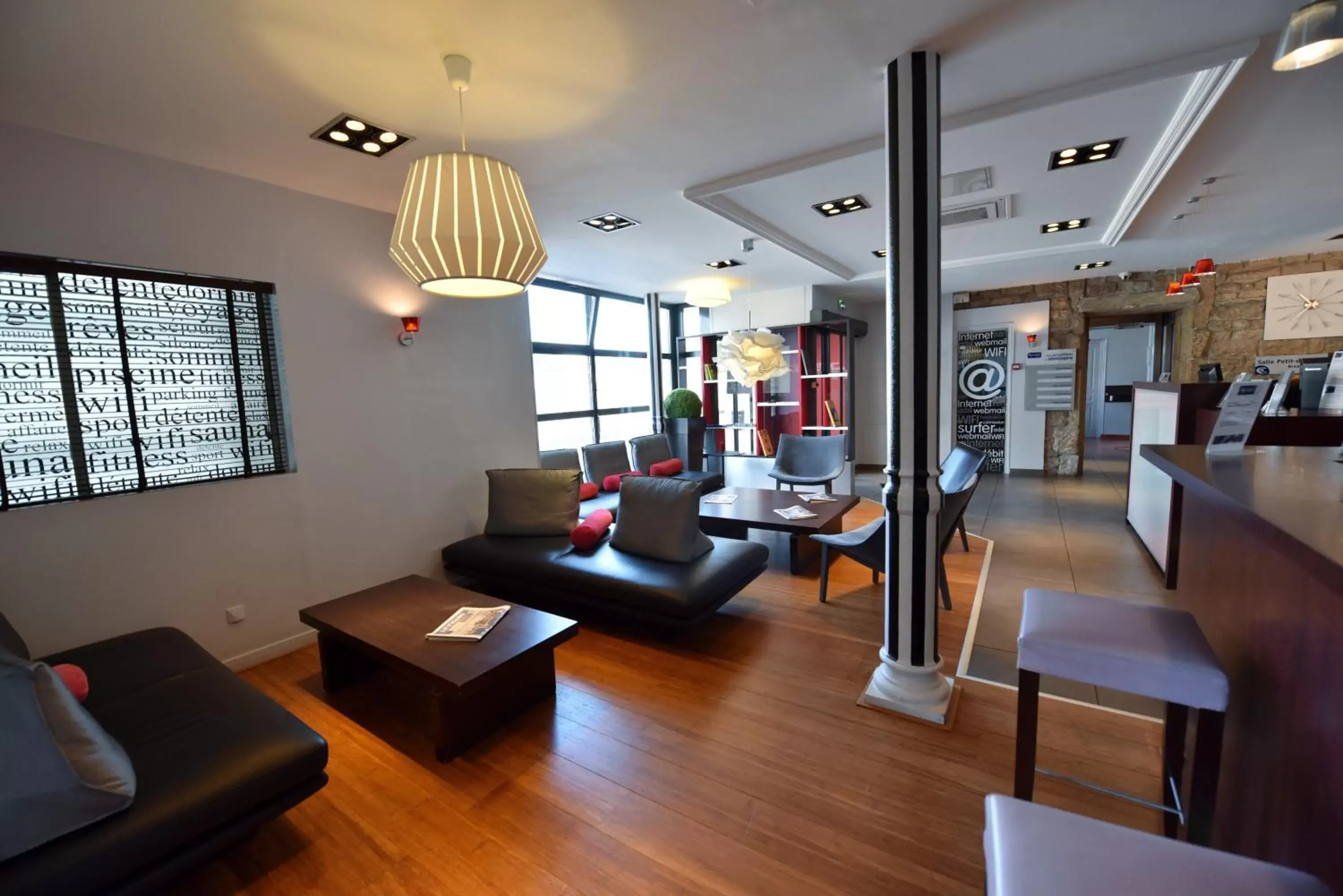 Lobby or reception, Seating Area in Kyriad Hotel Dijon Gare