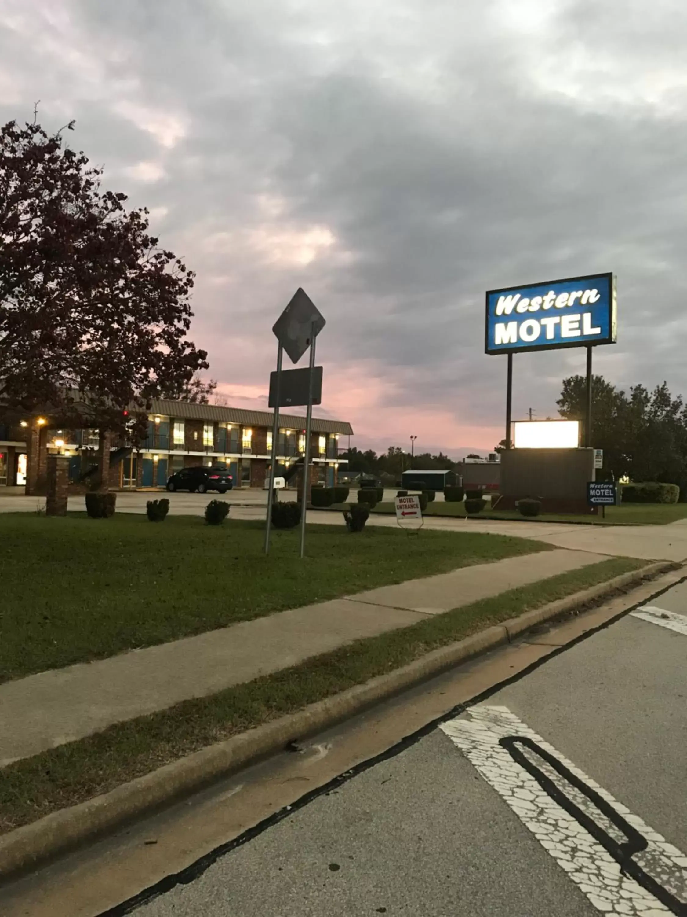 Property Building in WESTERN MOTEL