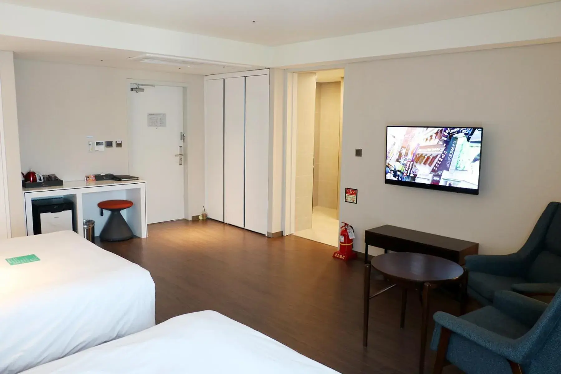 TV/Entertainment Center in Hotel Thomas Myeongdong