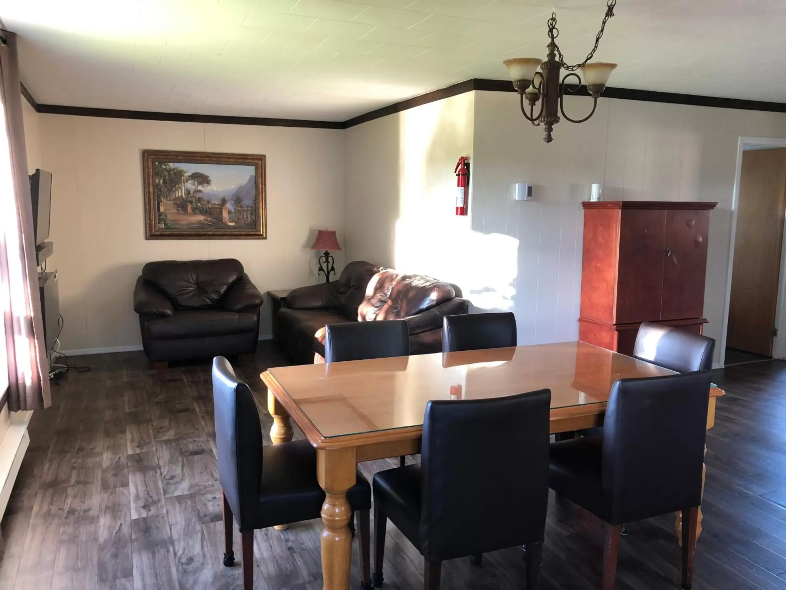 Dining Area in Marina Chibougamau