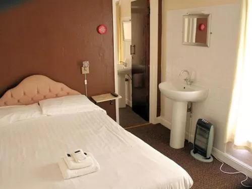 Bedroom, Bed in The Trevross